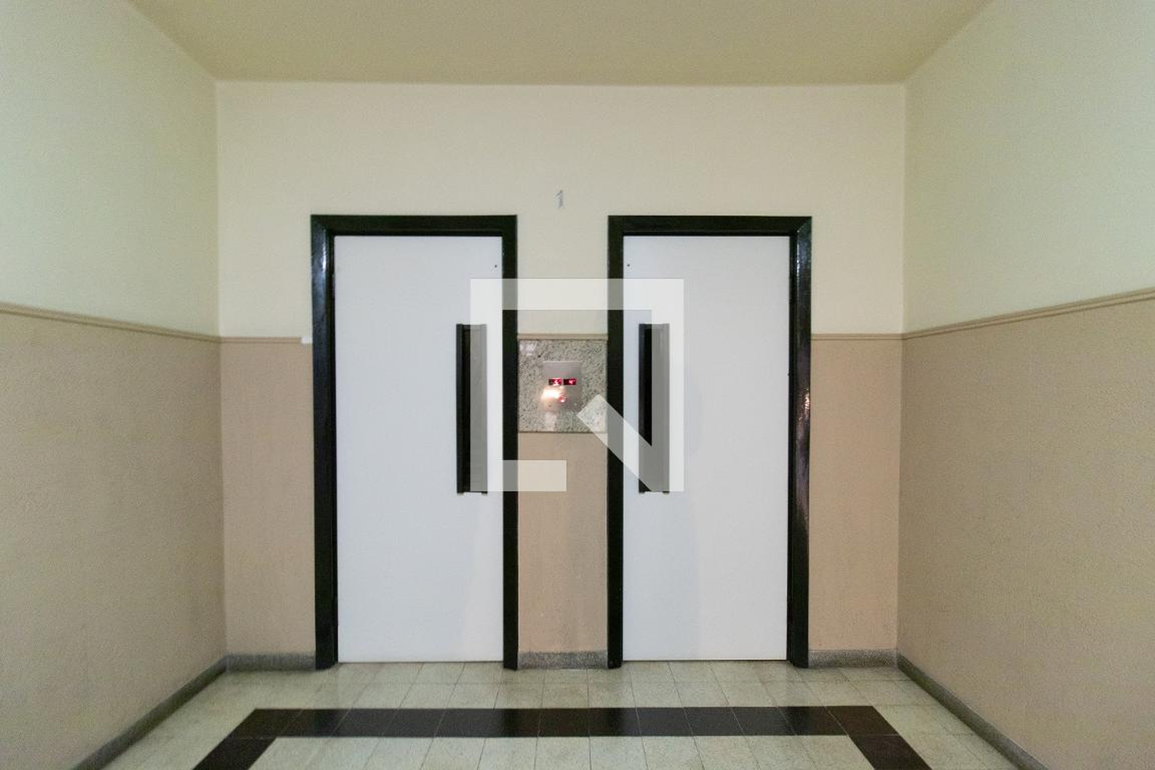 Elevador - Edifício Maya