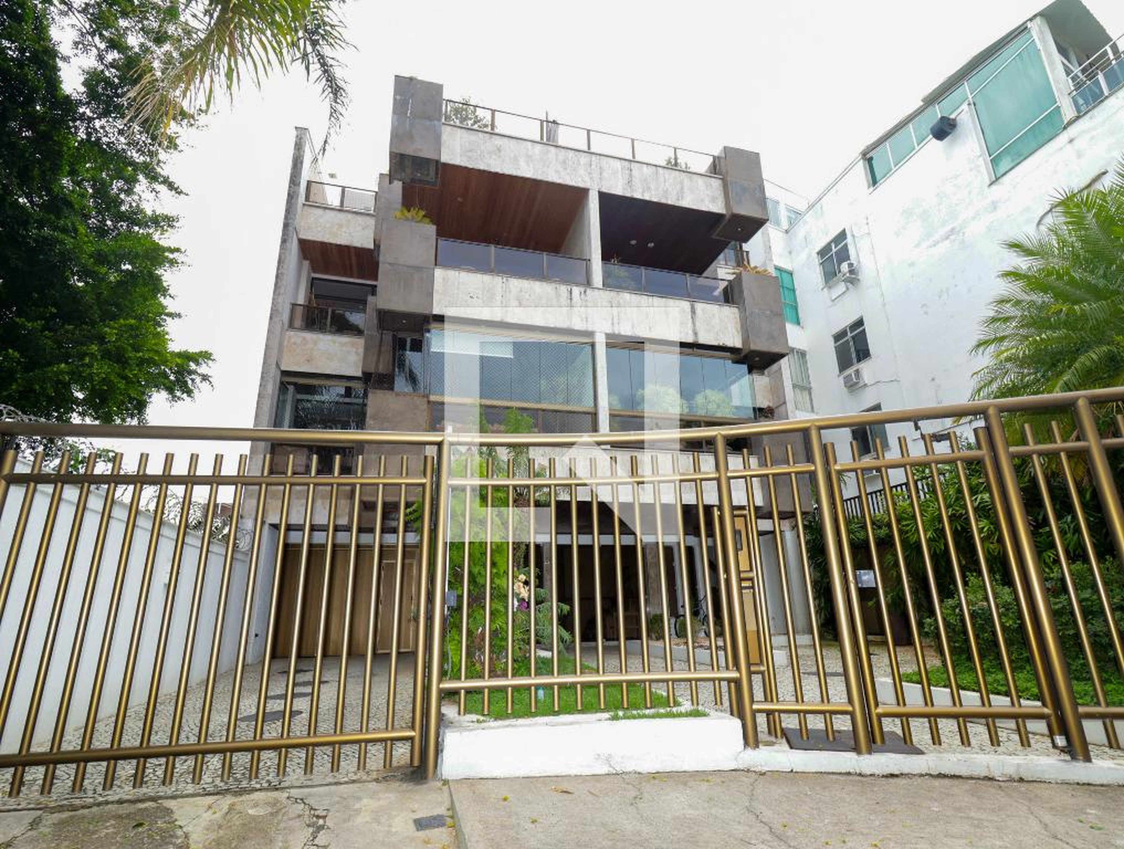 Fachada Condomínio em Rua Desembargador Pérez Lima, 54