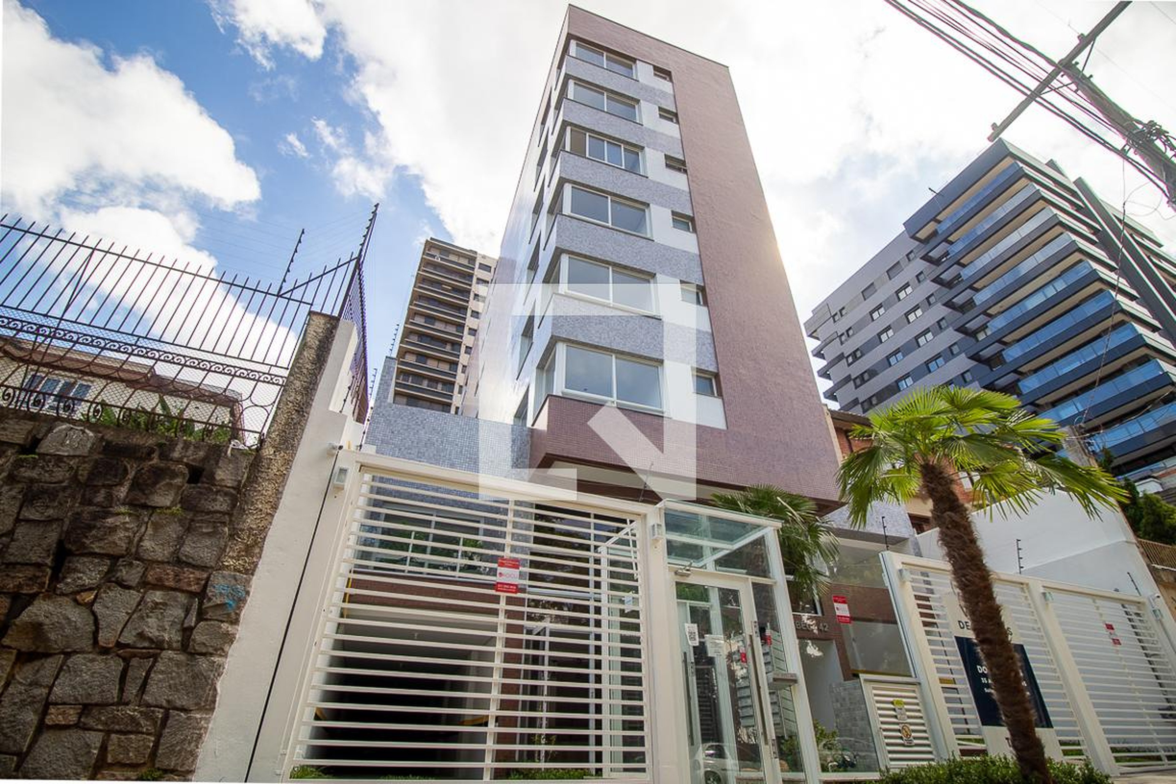 Fachada do condomínio Condomínio Maison Quebec