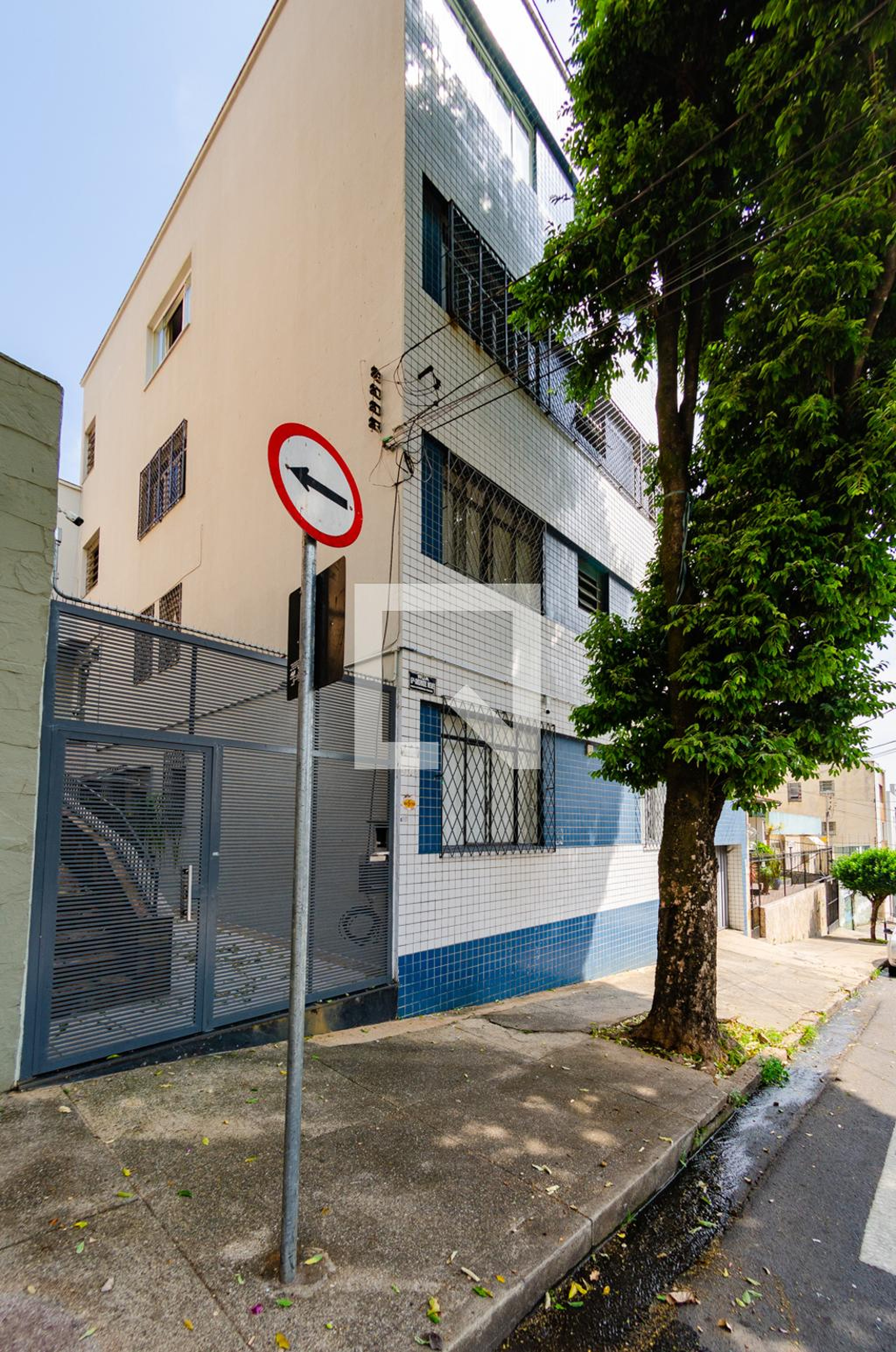 Fachada Condomínio em Rua General Andrade Neves, 444