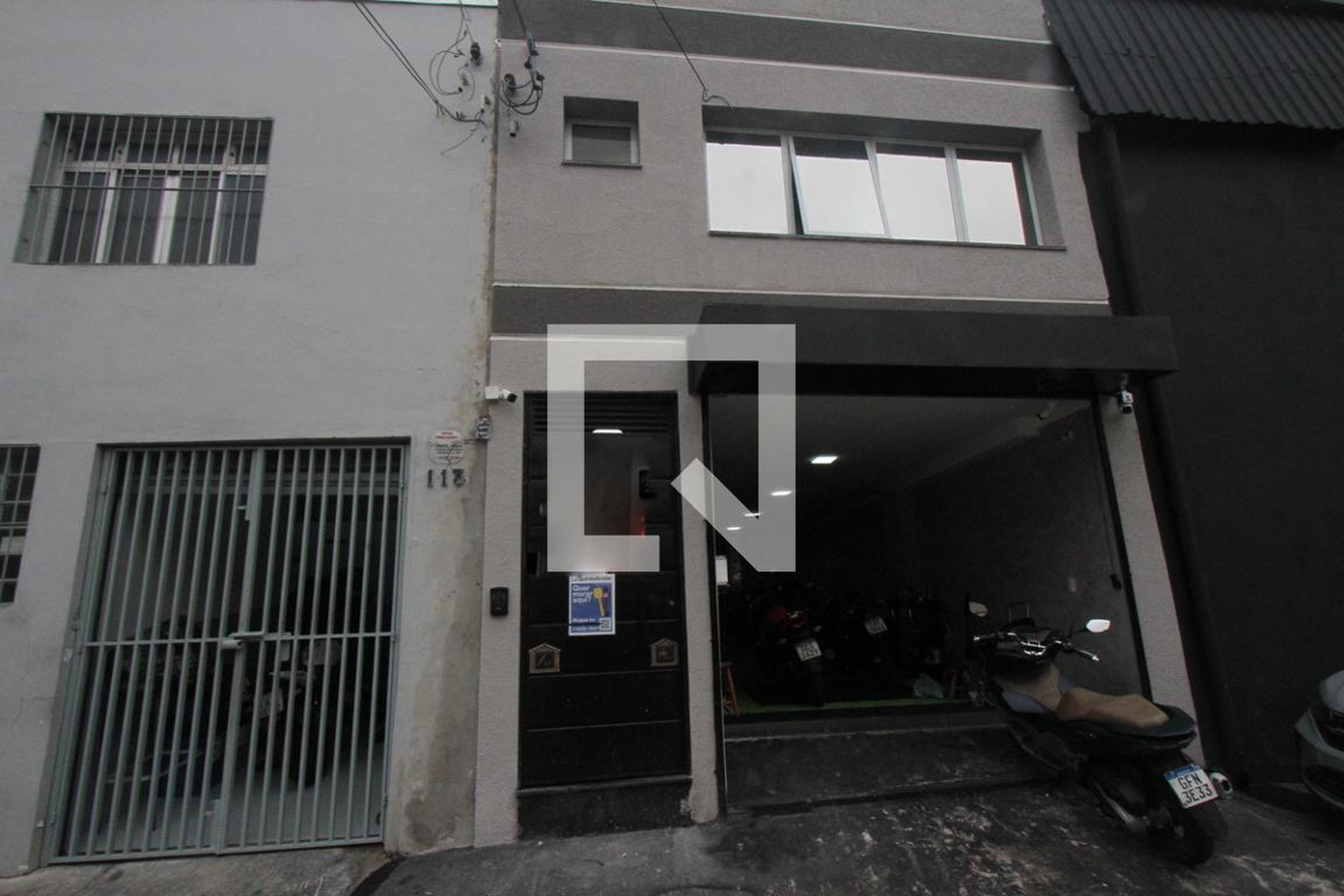 Fachada Condomínio em Rua Avelino Carvalho, 115