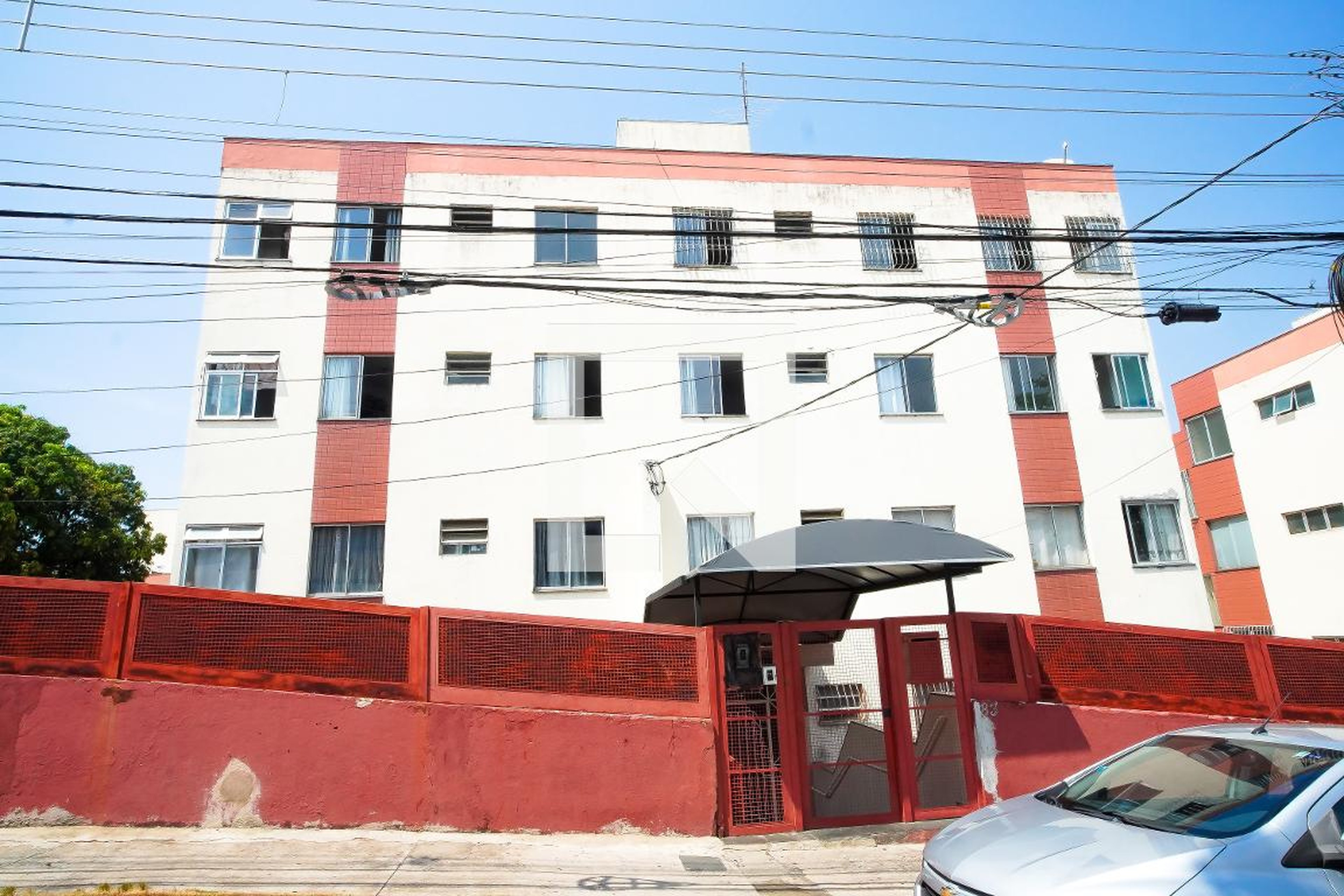 Fachada Condomínio em Rua Mário Renno Gomes, 83