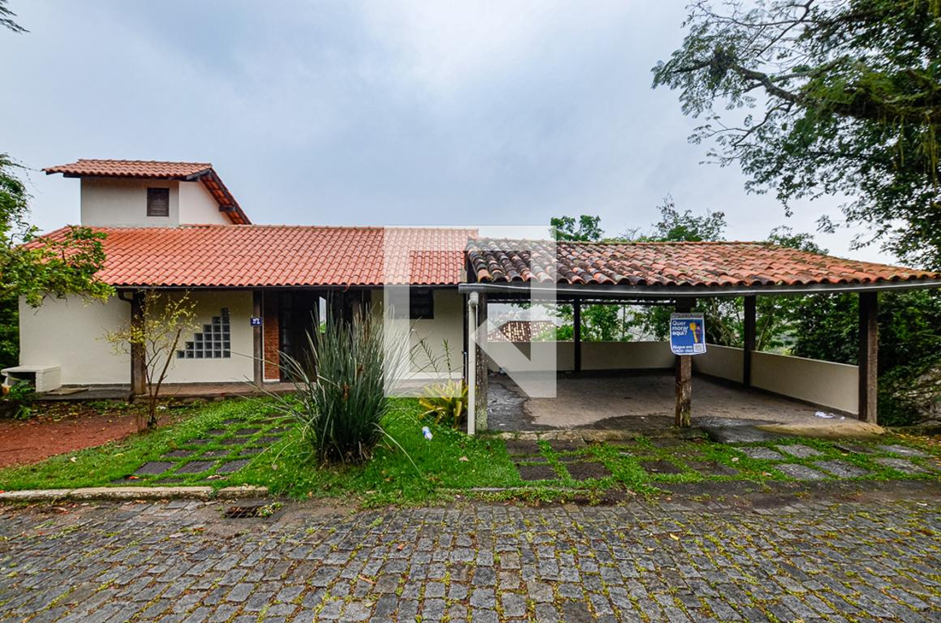 Fachada Condomínio em Rua Três, 86