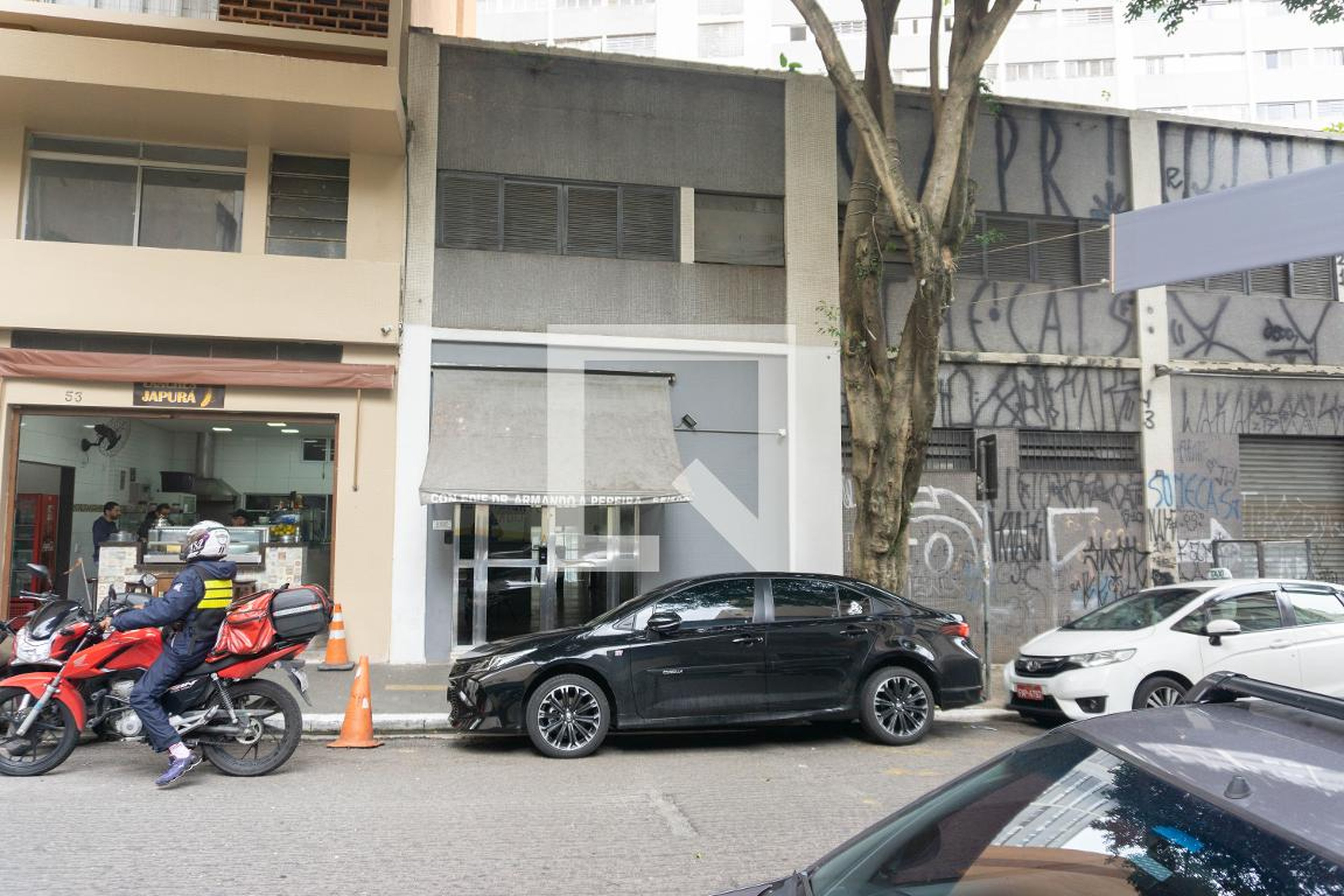 Fachada Condomínio em Rua Japurá, 45