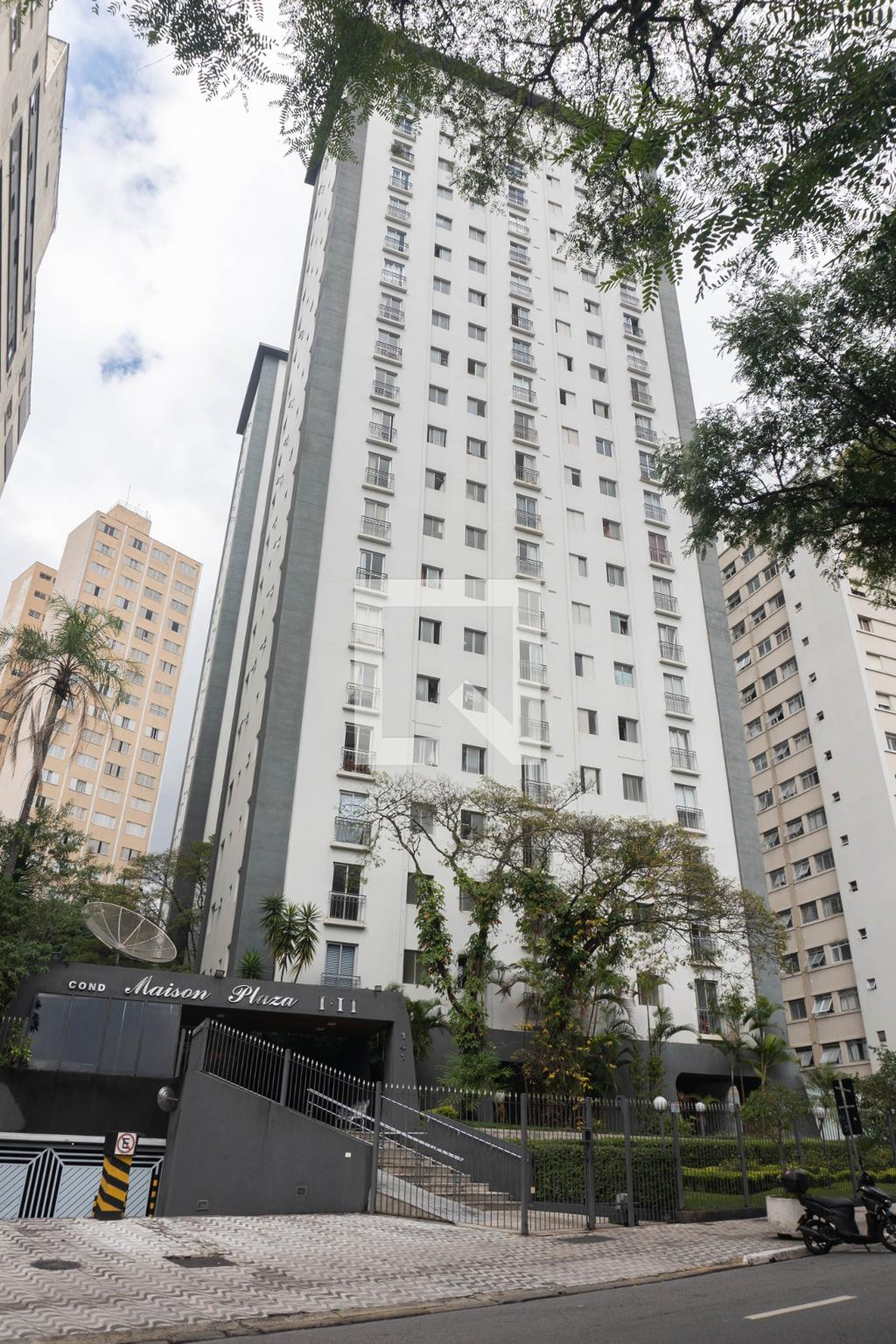 Fachada Condomínio em Praça Quatorze Bis, 141