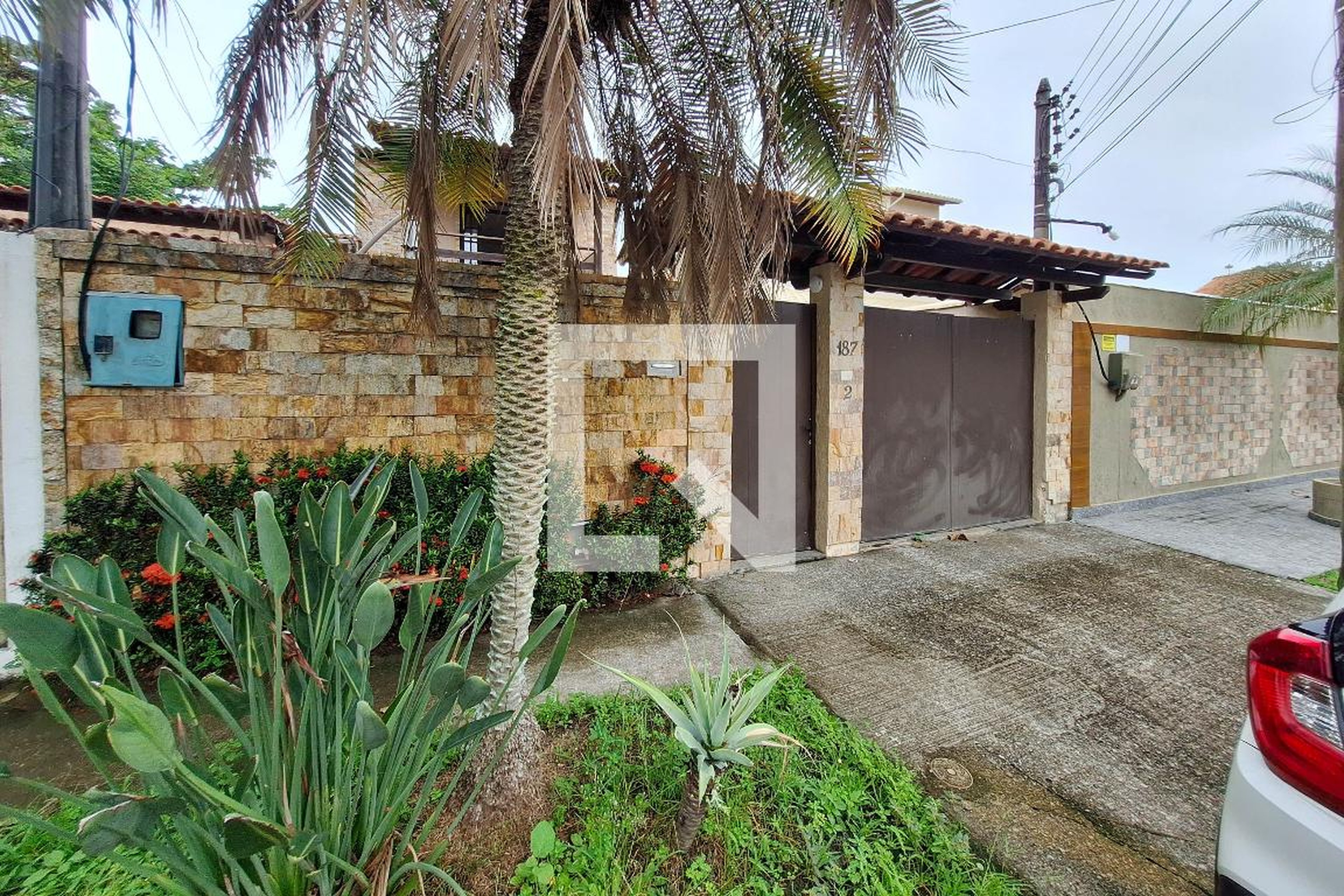 Fachada Condomínio em Rua Regina Célia Sant Ana Dias, 187