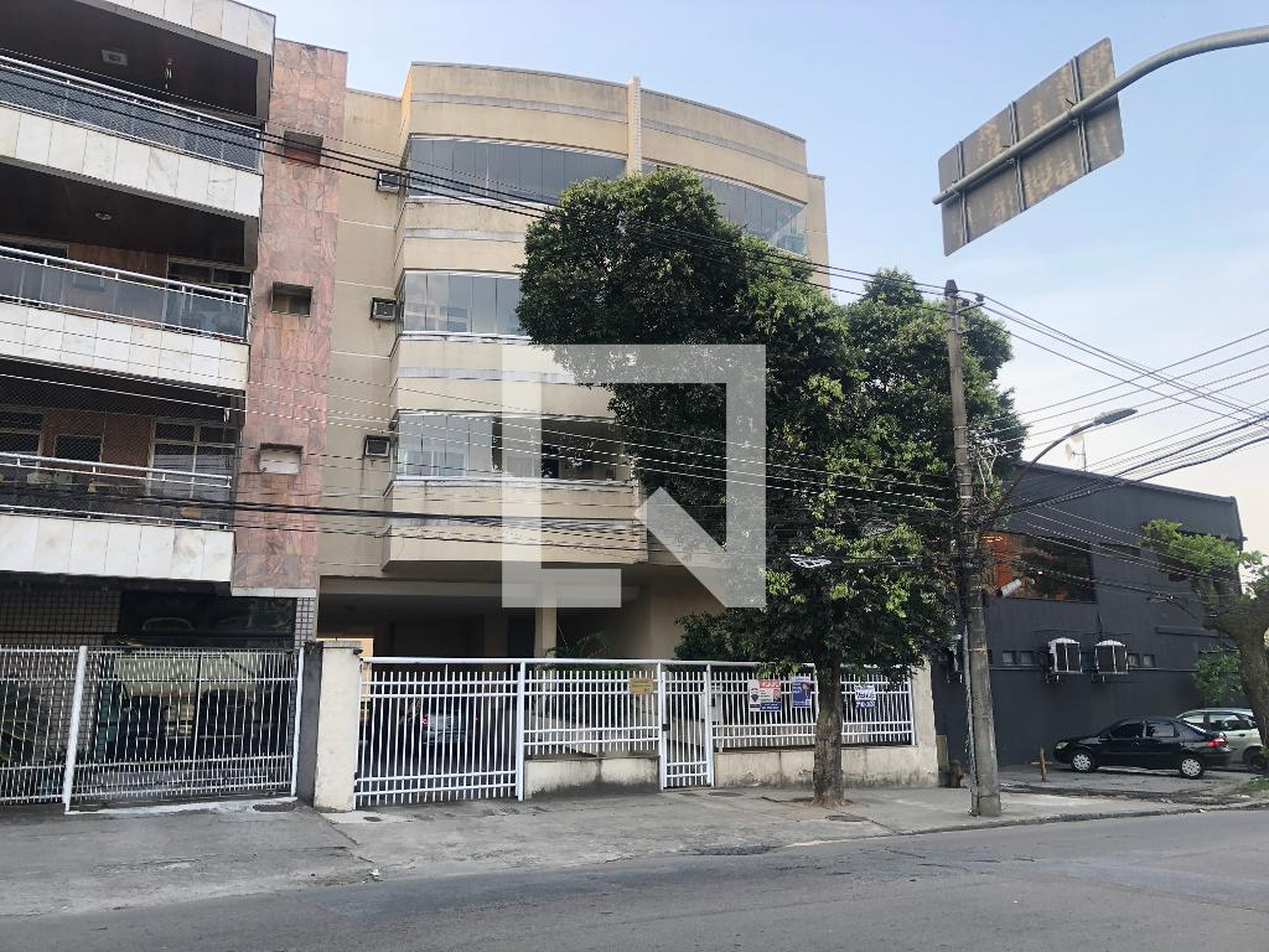 Fachada Condomínio em Estrada Governador Chagas Freitas, 360