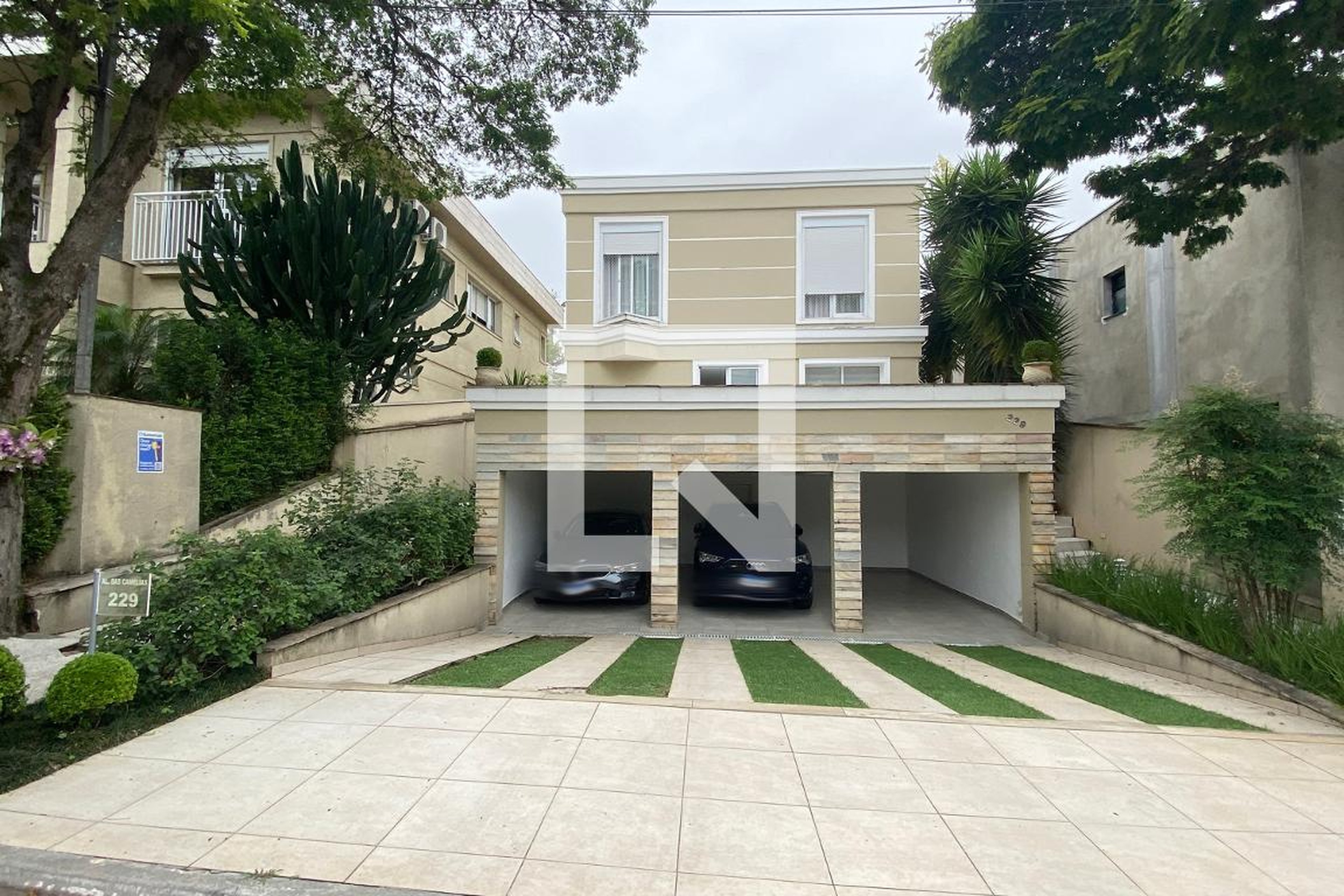 Fachada Condomínio em Alameda das Camélias, 6