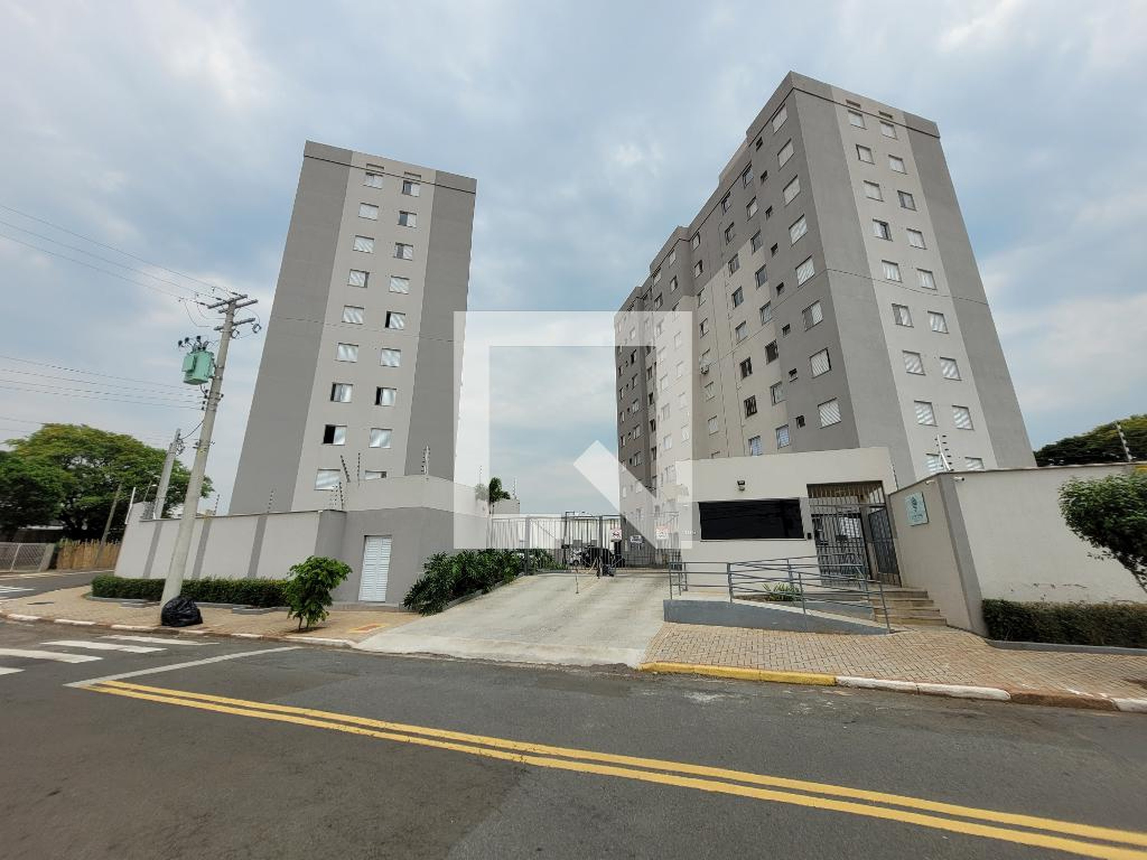 Fachada Condomínio em Rua Adib Zakia, 300