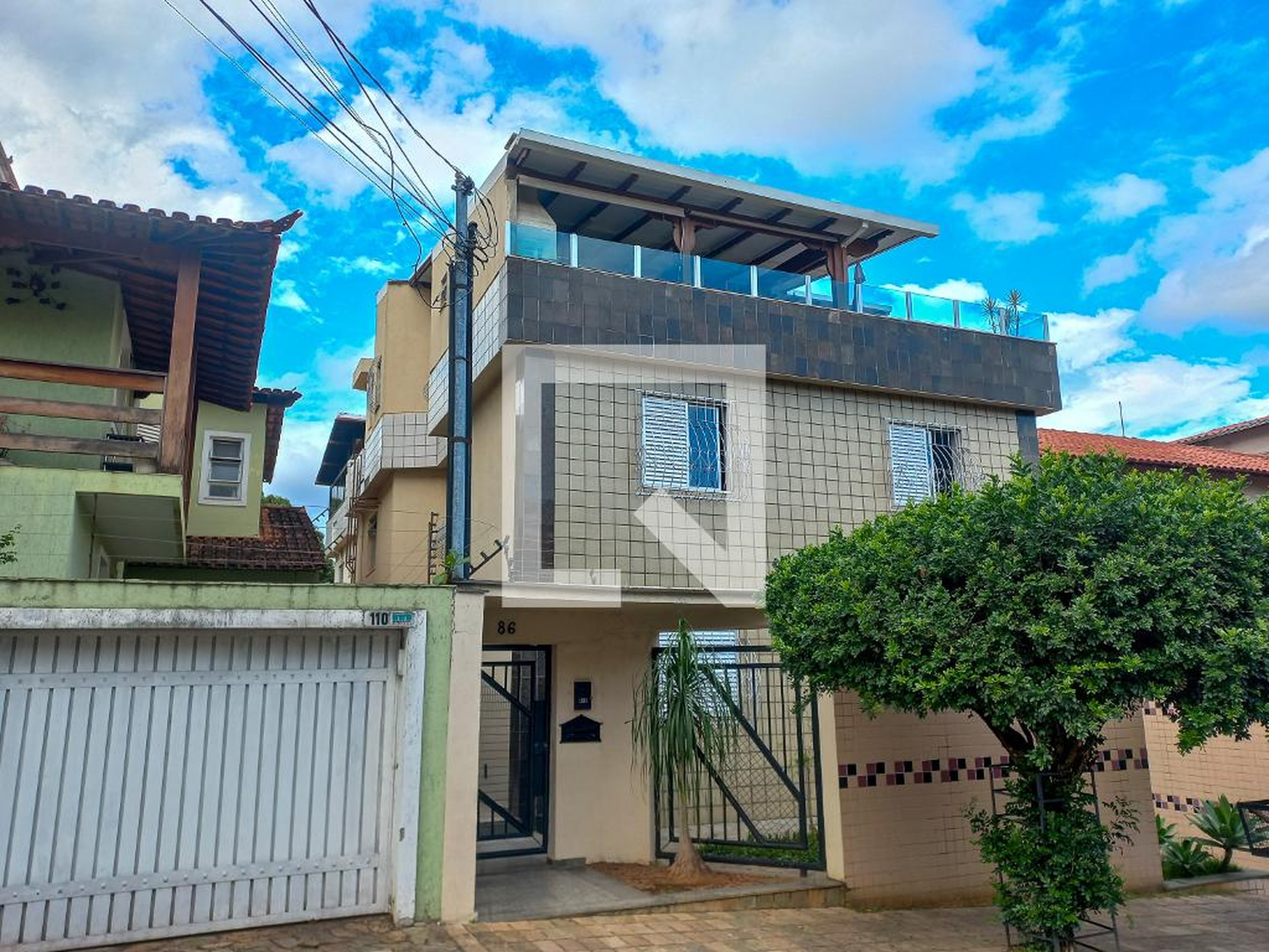 Fachada Condomínio em Rua Divinolândia de Minas, 86