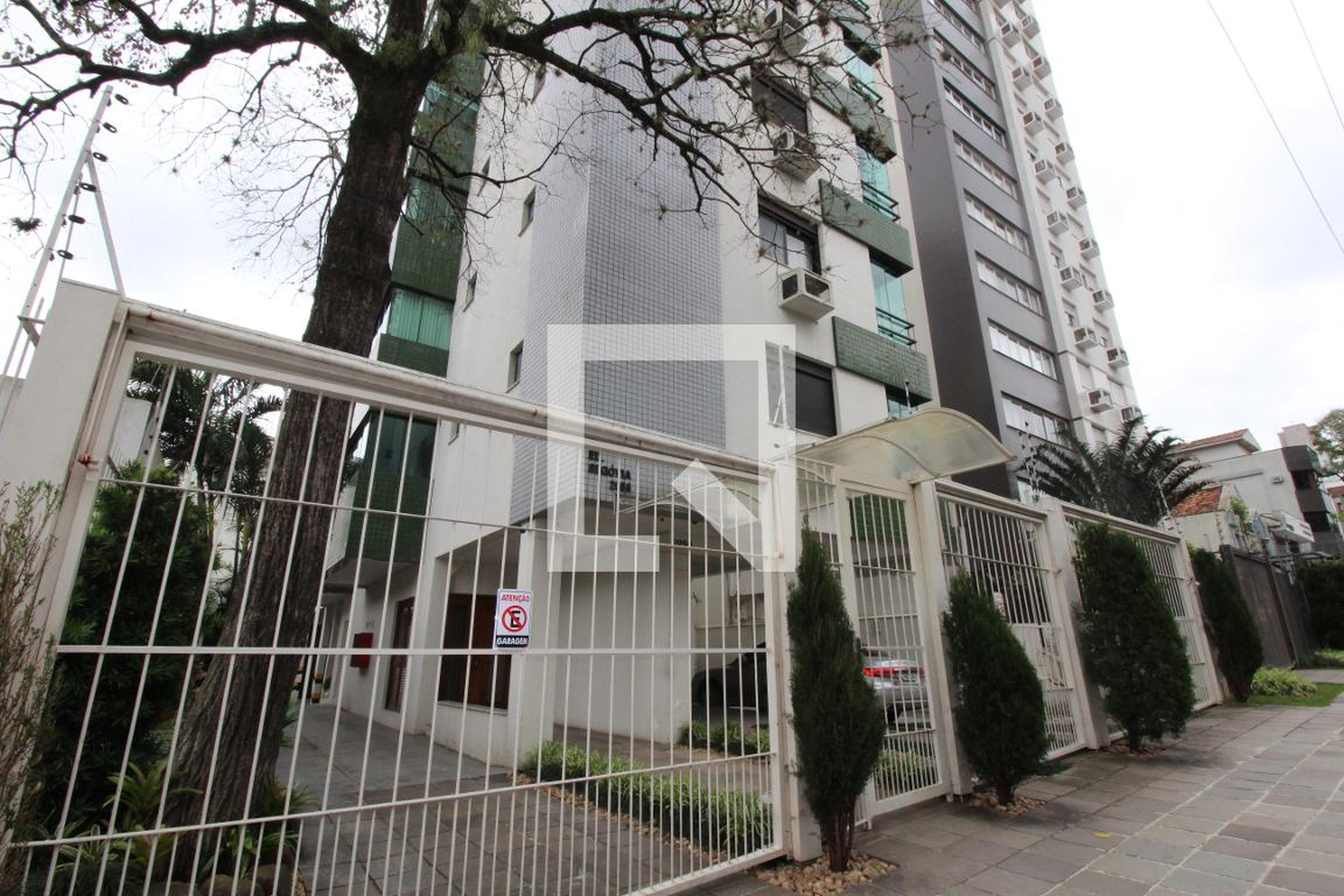 Fachada Condomínio em Rua Vicente da Fontoura, 2056