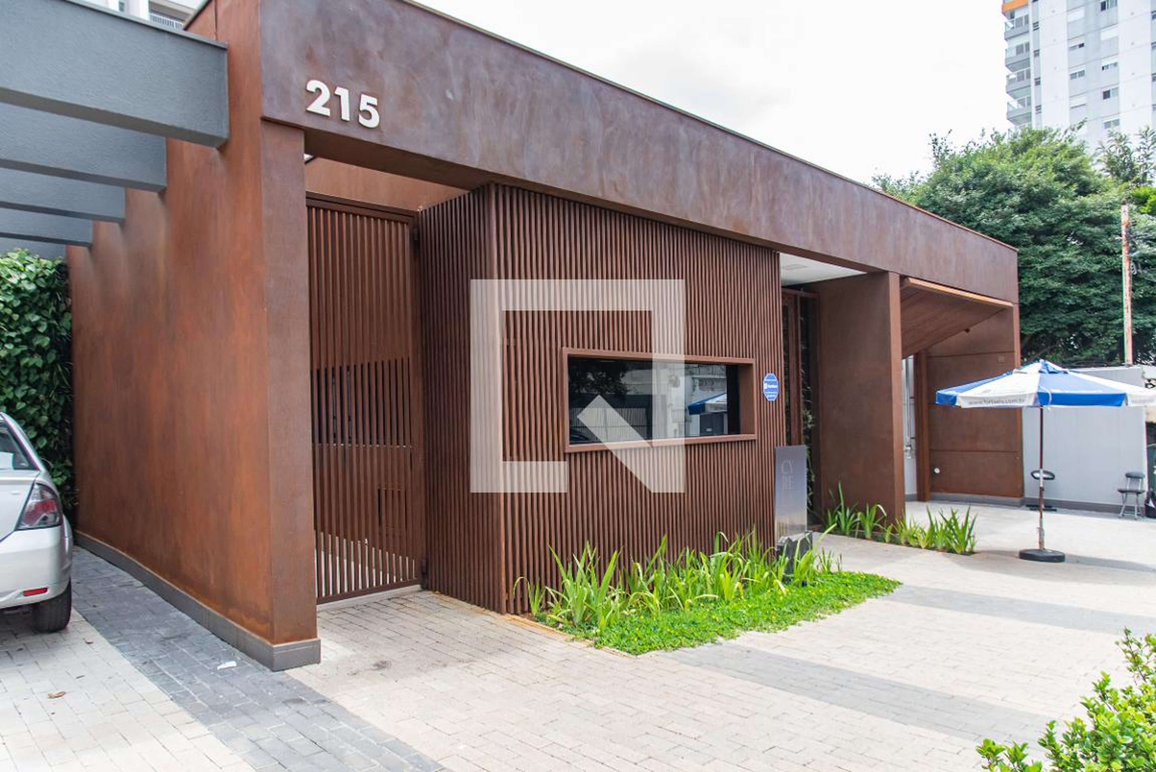 Fachada Condomínio em Rua Carlos Petit, 219