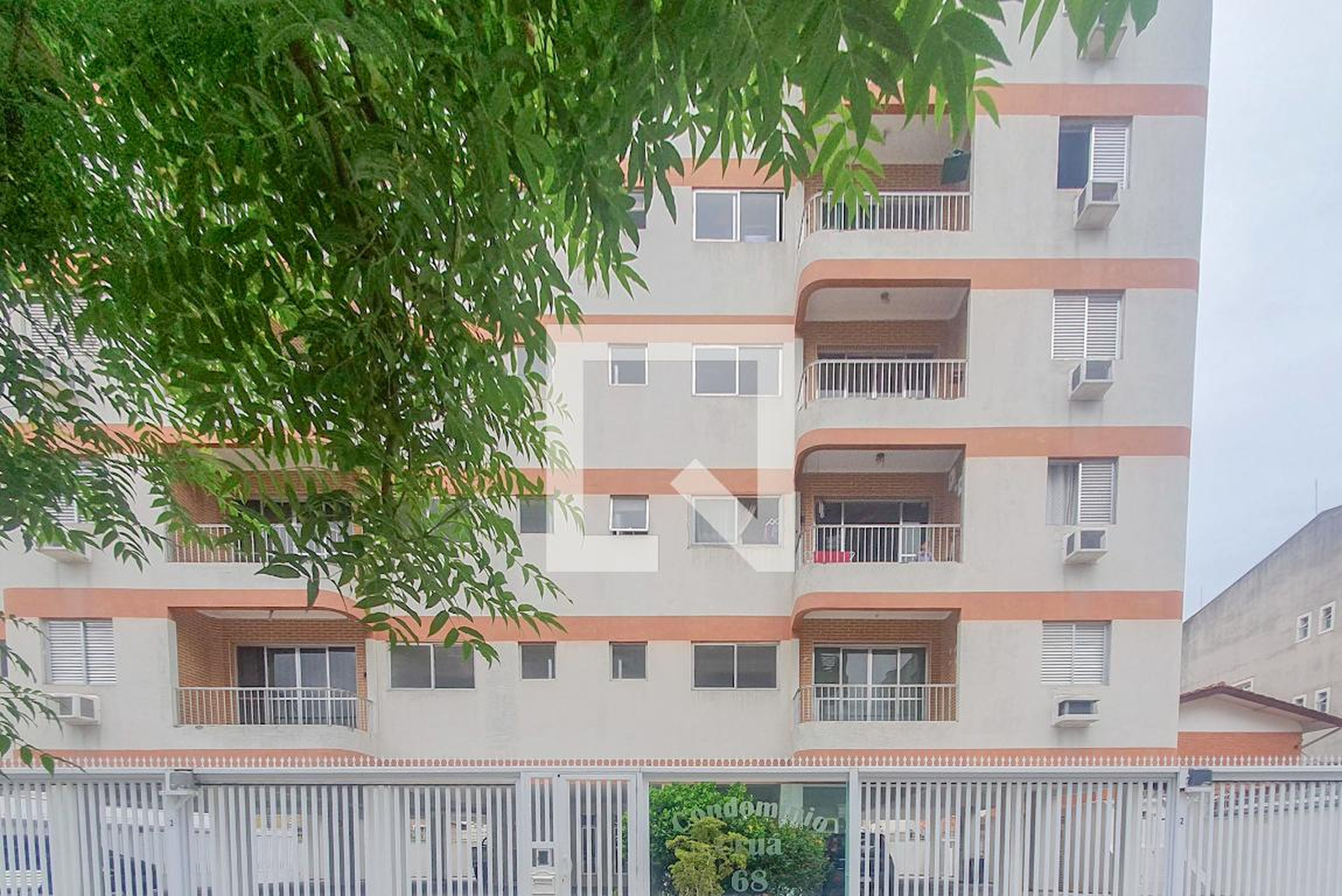 Fachada Condomínio em Rua Alberto Quatrini Bianchi, 68