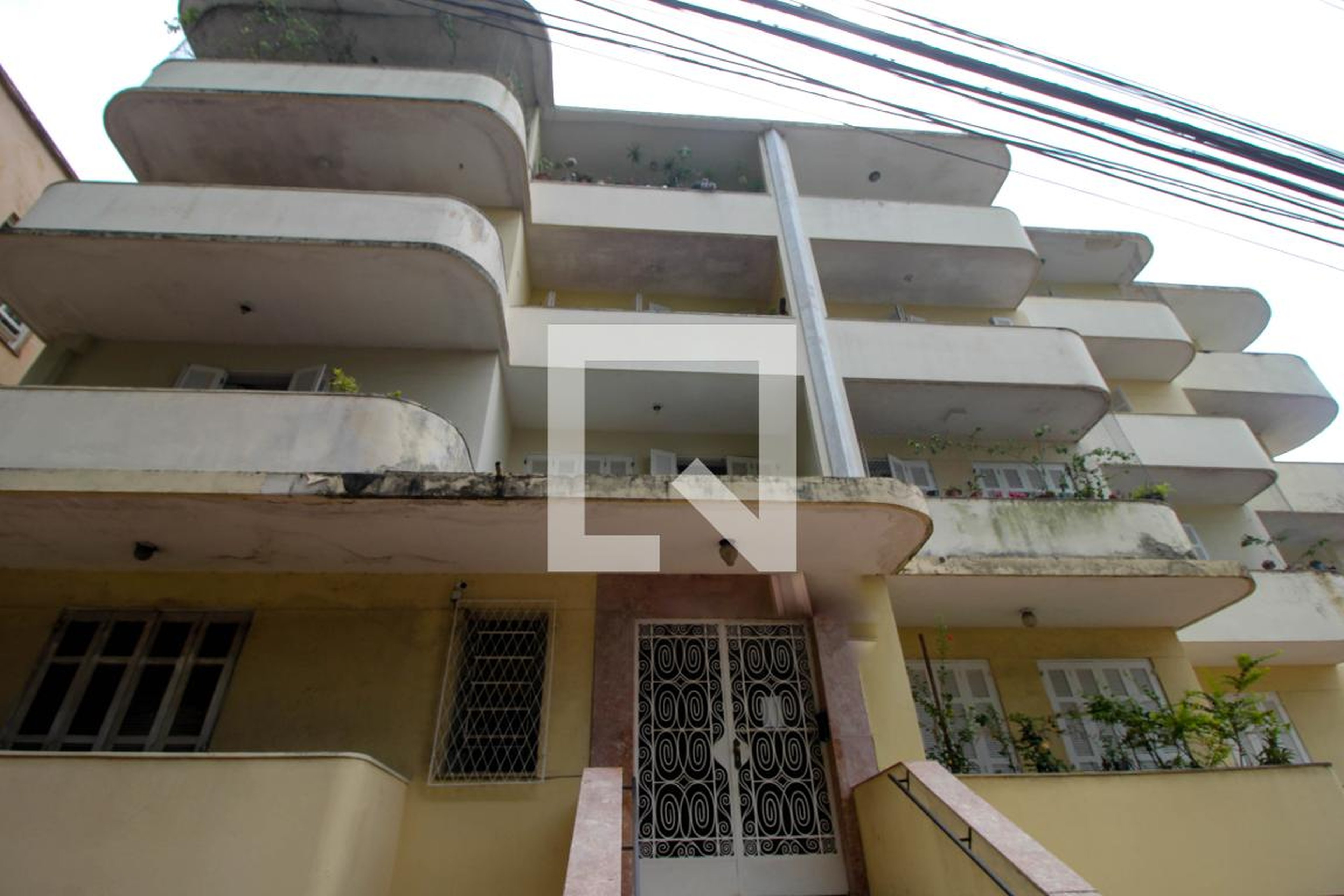 Fachada do Prédio Condomínio em Rua Almirante Alexandrino, 1410