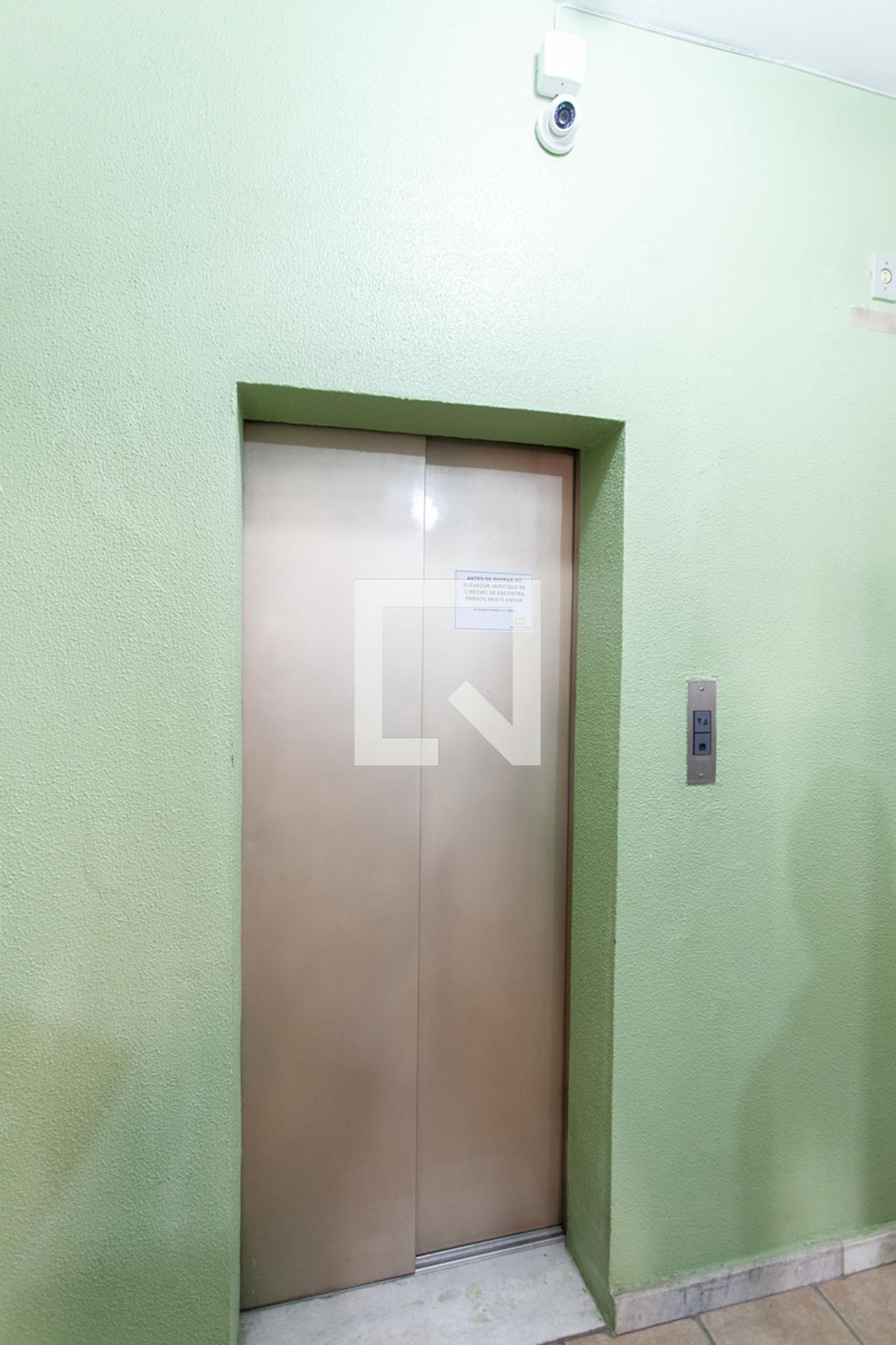 Elevador Condomínio em Rua Mascarenhas de Morais, 145