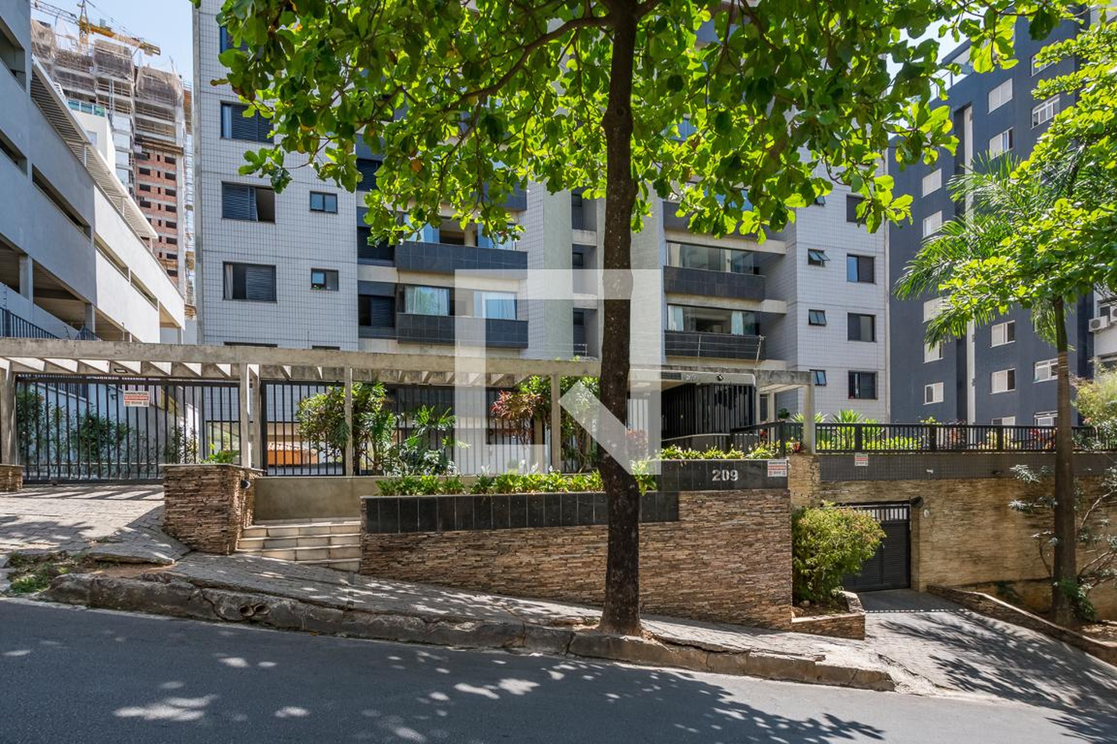 Fachada Condomínio em Rua Professora Bartira Mourão, 209