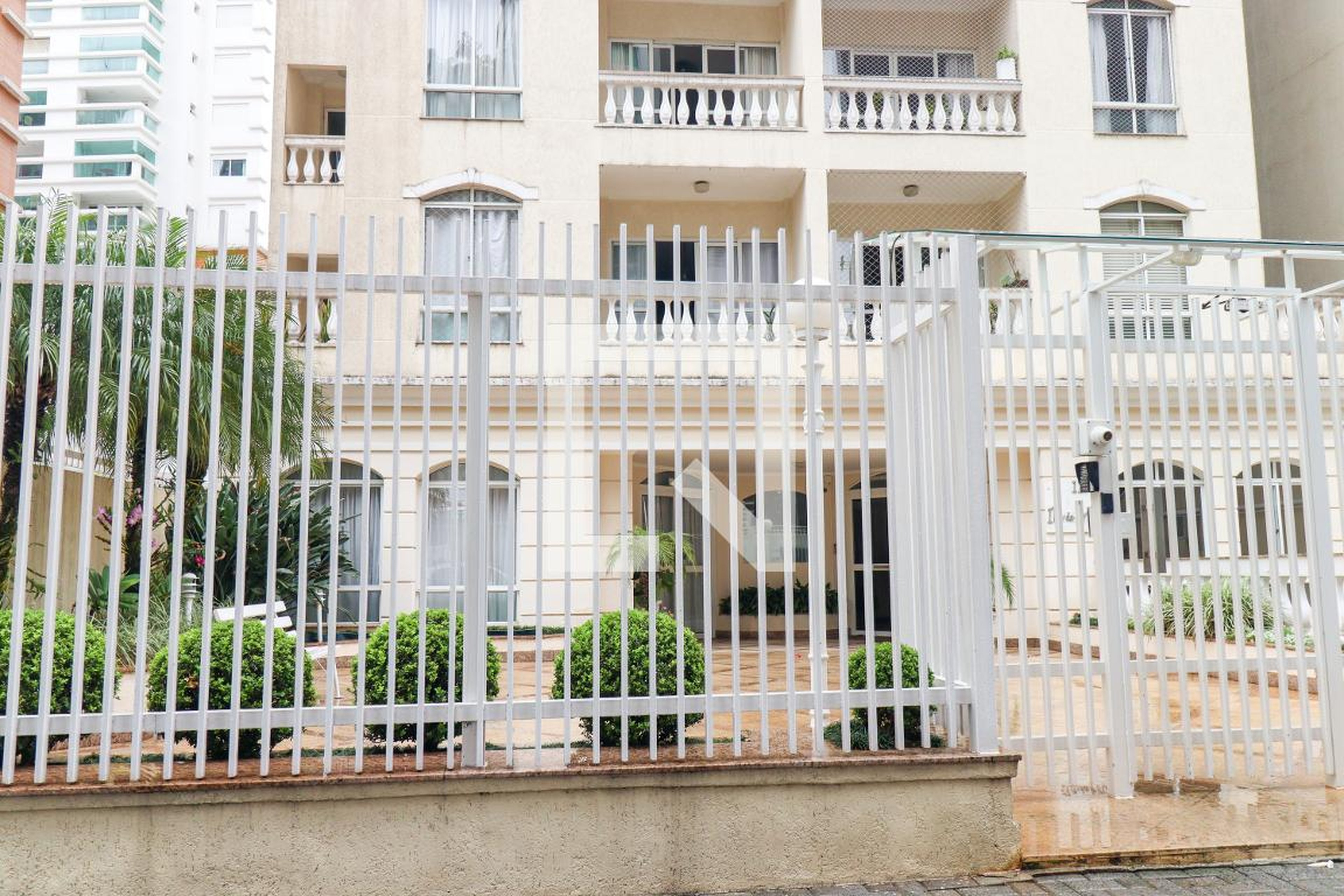 Fachada do Condomínio Condomínio Ille de France