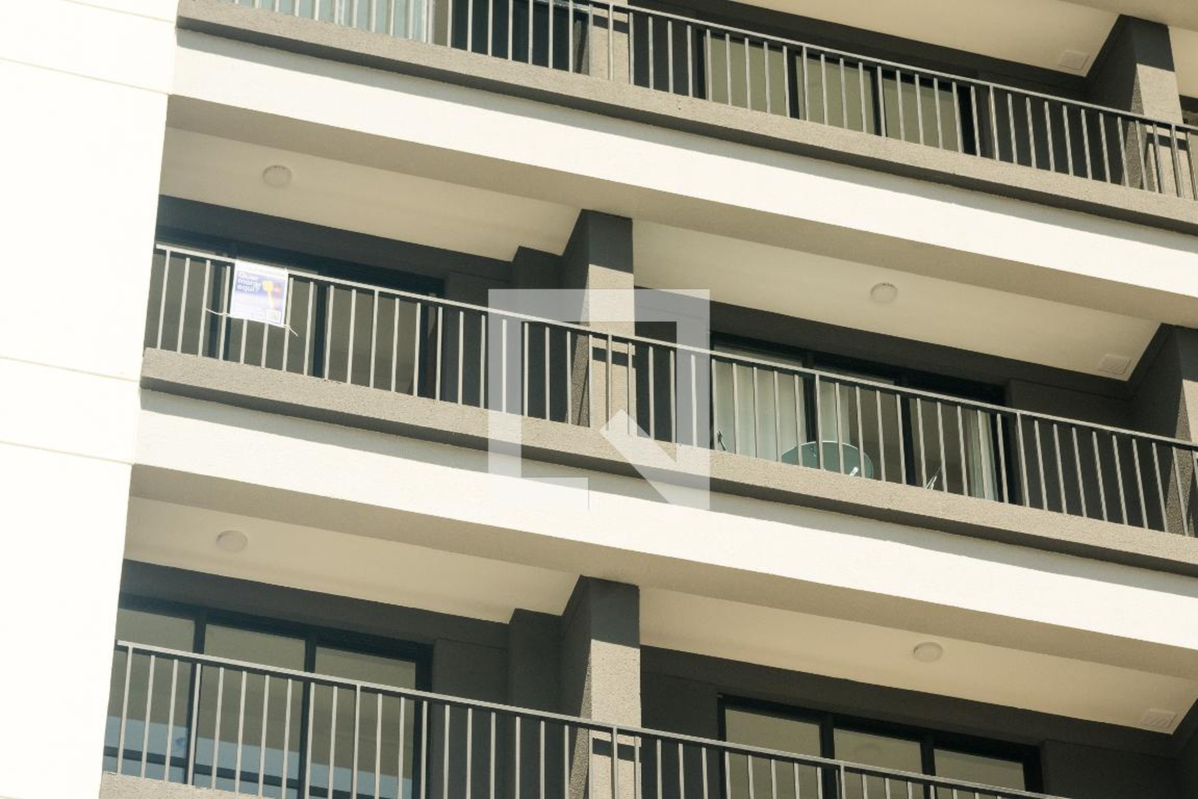 Fachada Condomínio em Rua Jorge Rizzo, 518