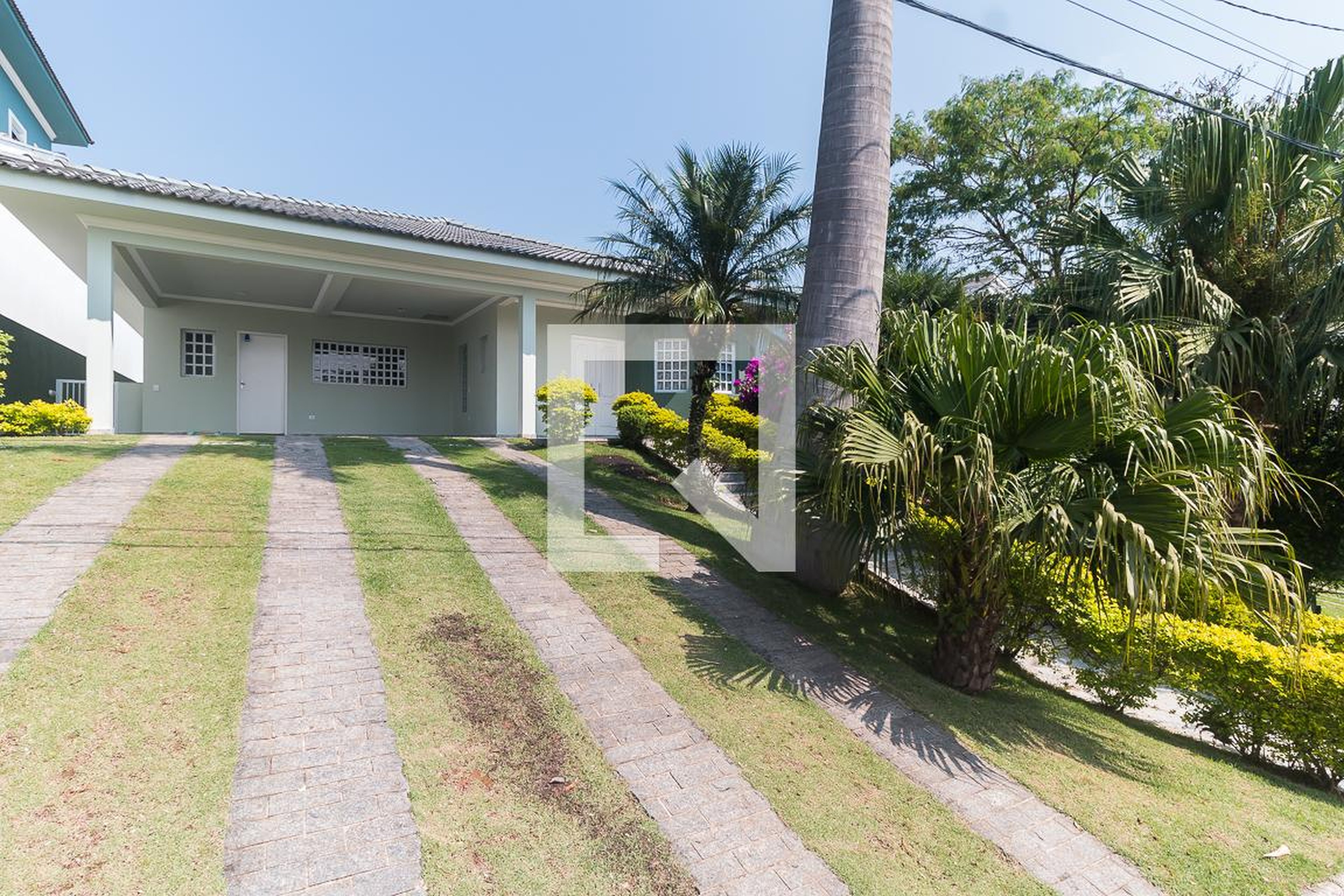 Fachada Condomínio em Rua Rouxinol, 87