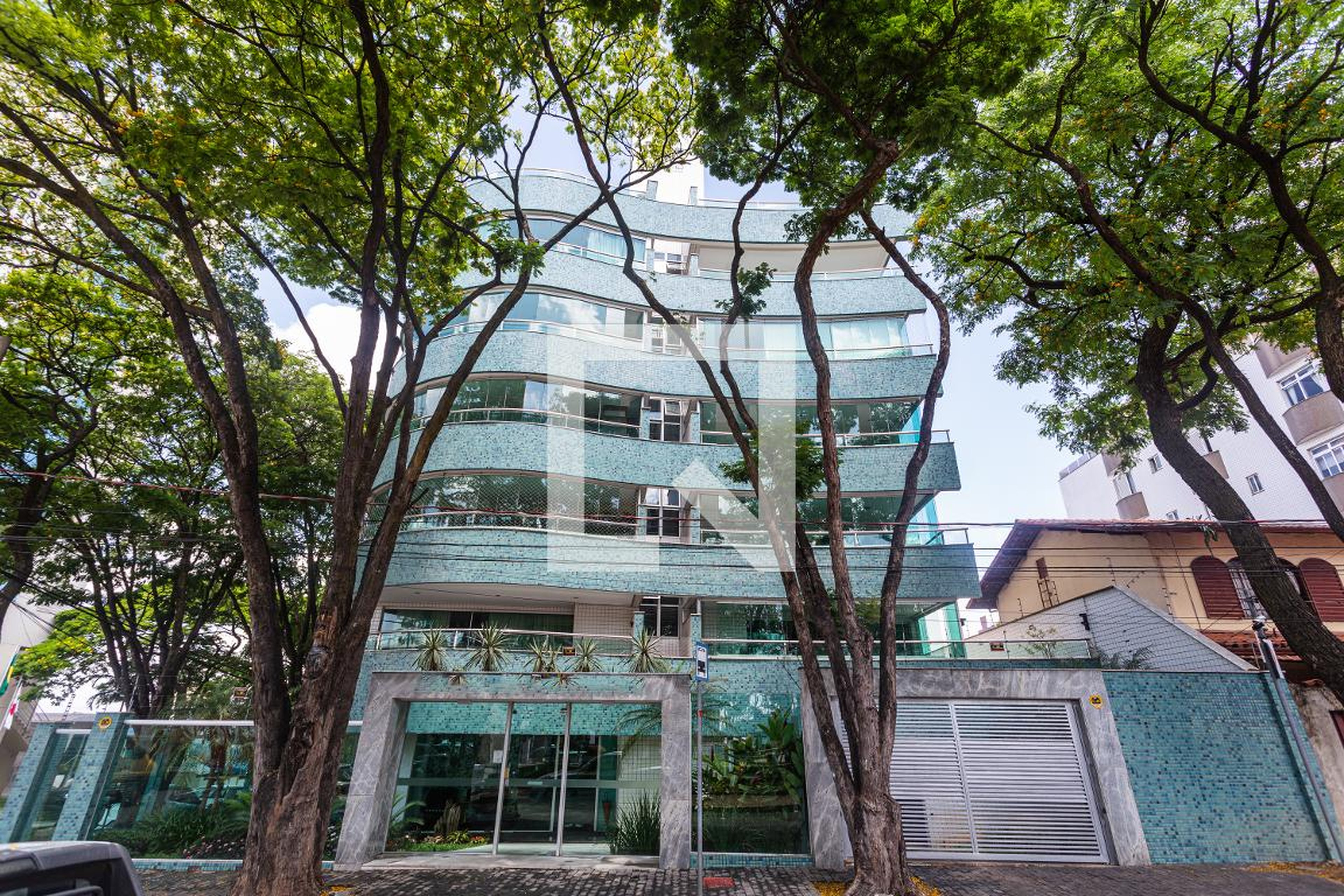 Fachada Condomínio em Rua Júlio Ferraz, 337