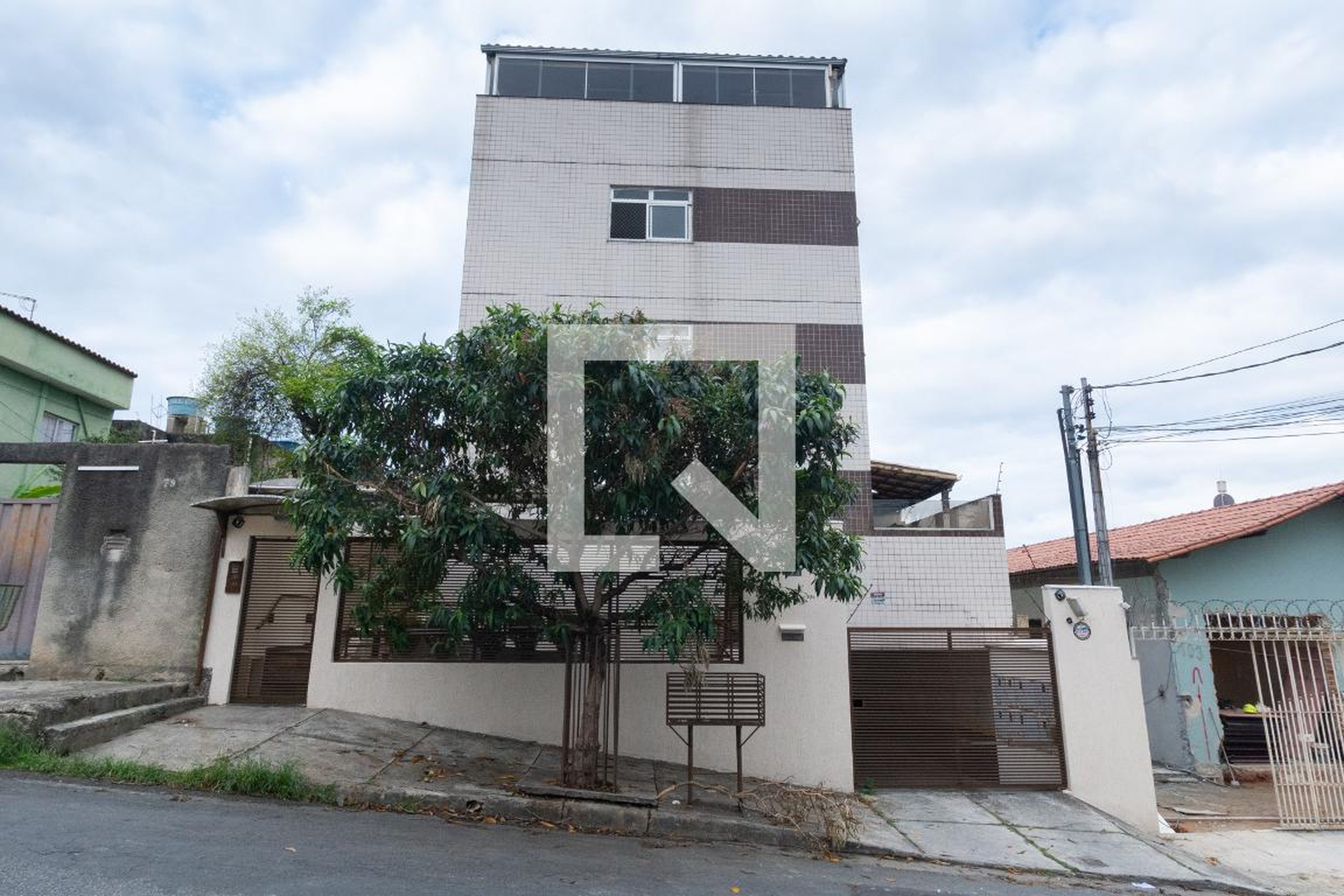 Fachada Condomínio em Rua Granada, 91