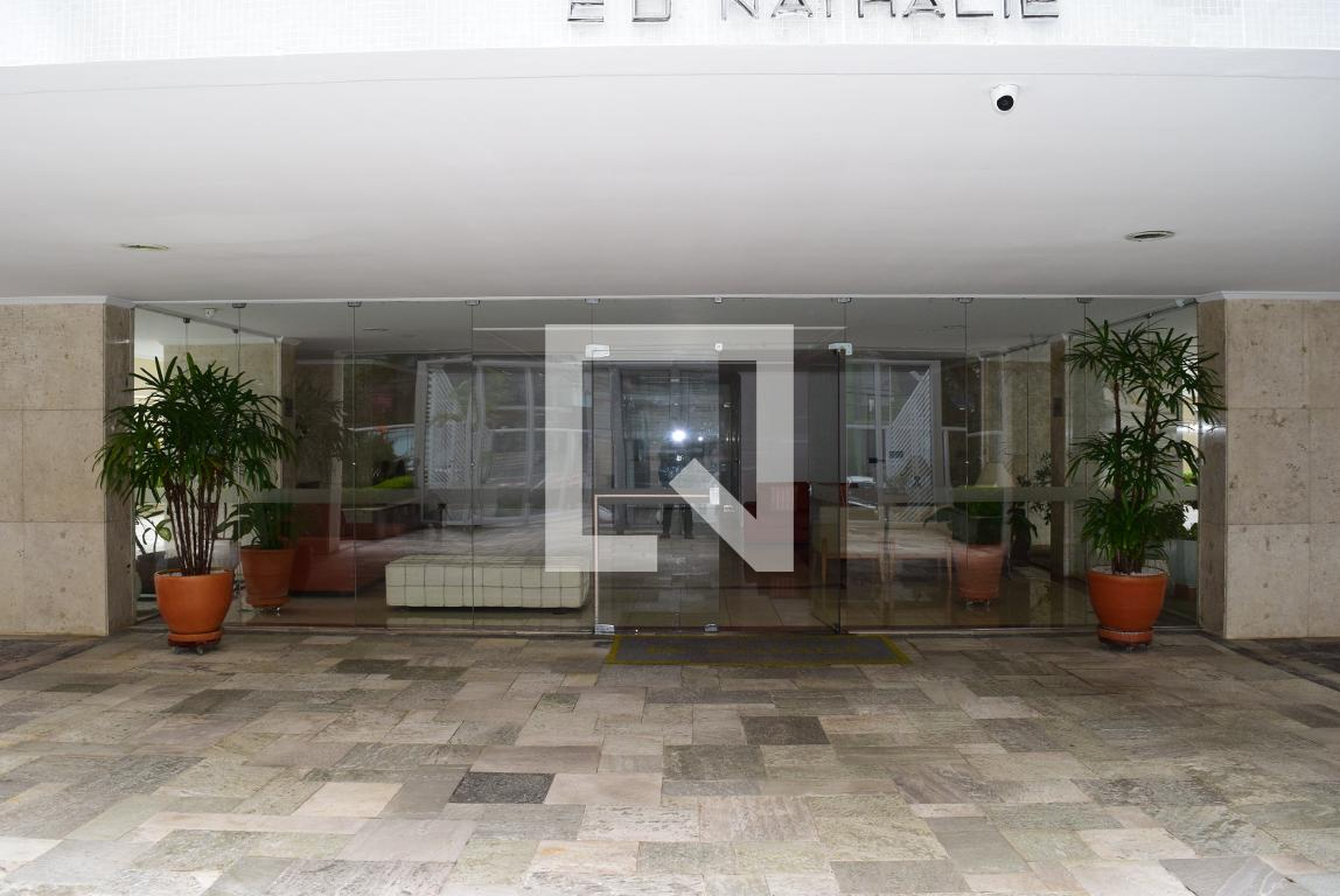 Entrada do prédio - Edifício Nathalie
