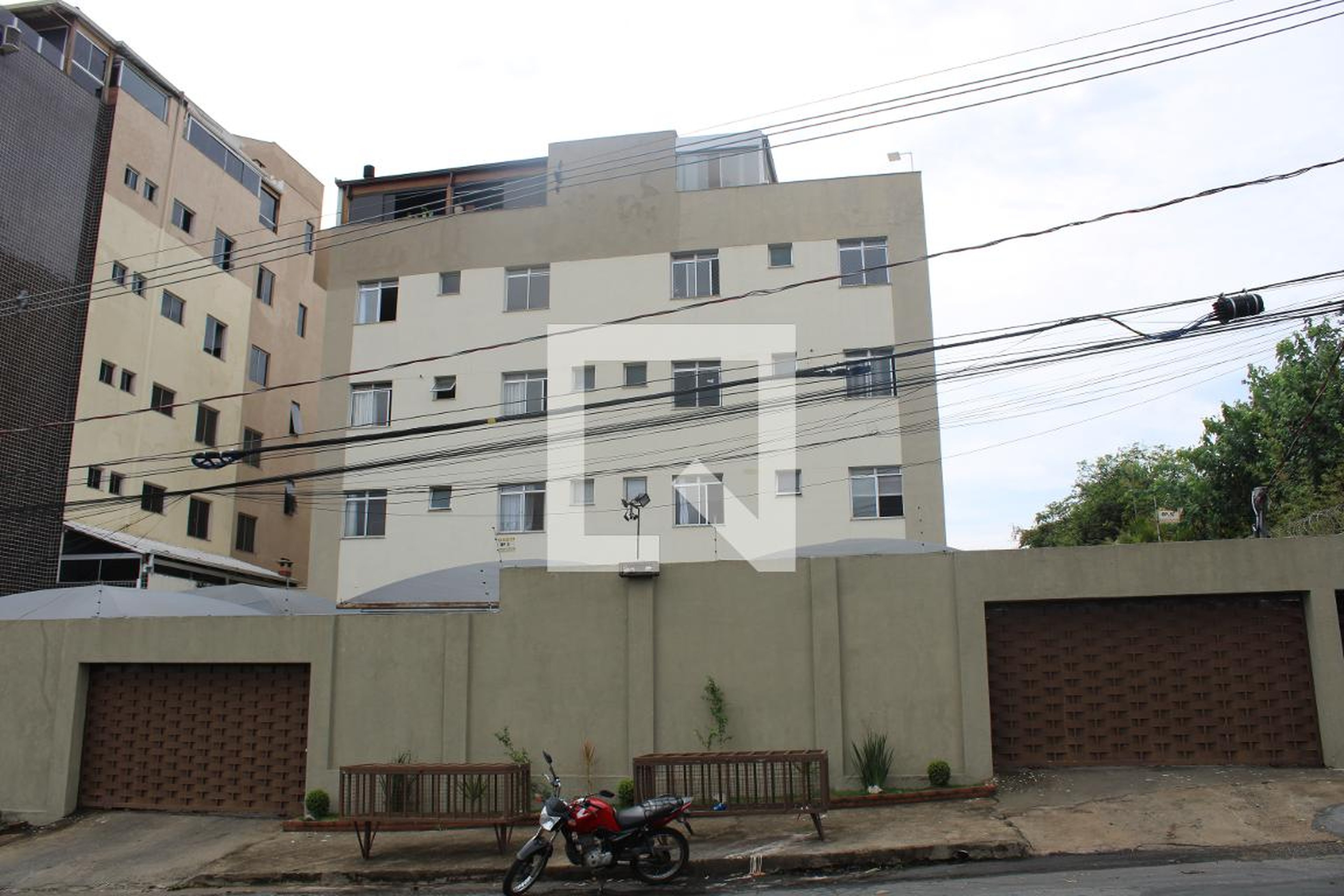 Fachada do Prédio Condomínio em Rua Pinheiro, 126