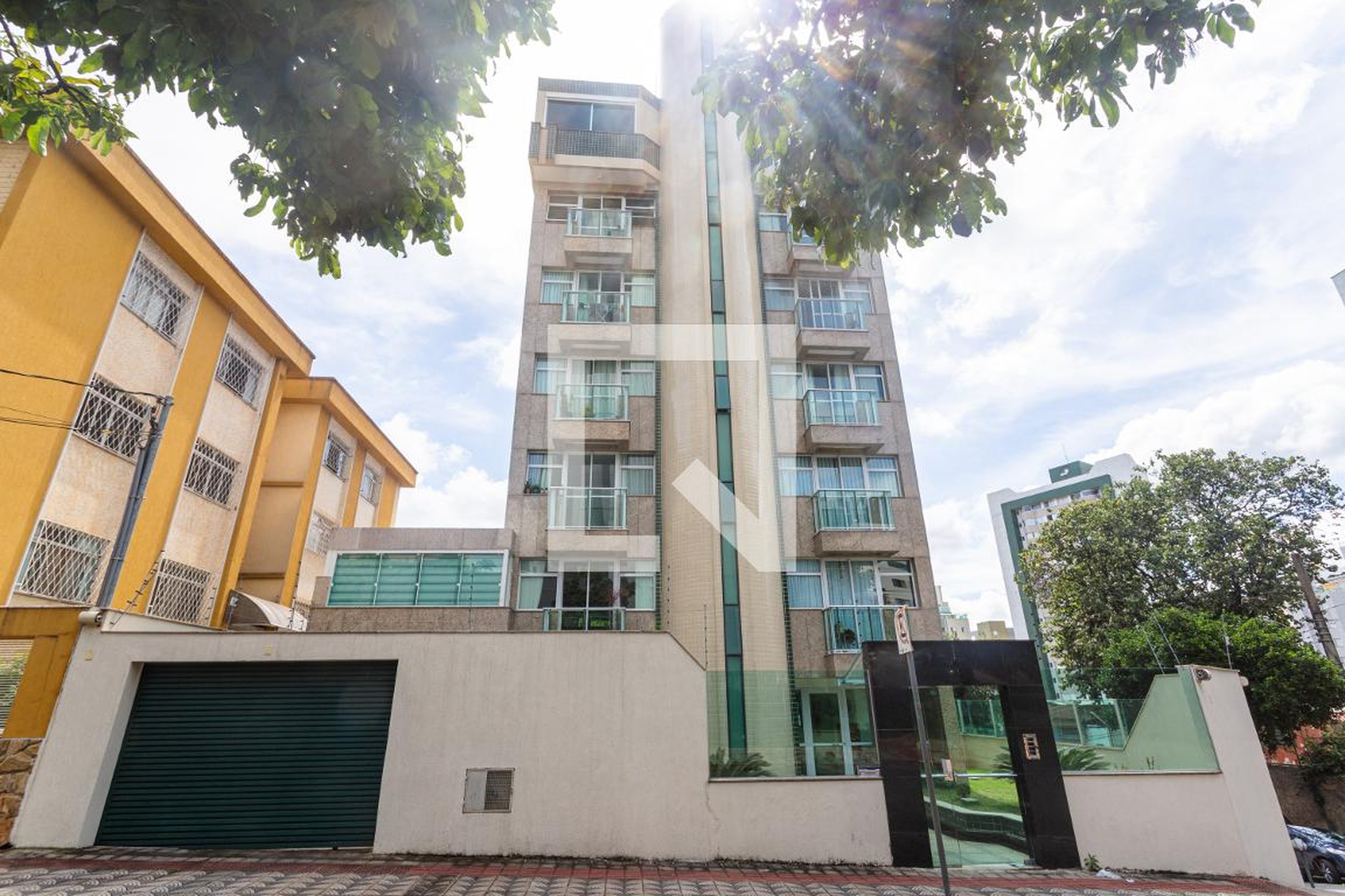 Fachada Condomínio em Rua Passa Tempo, 210