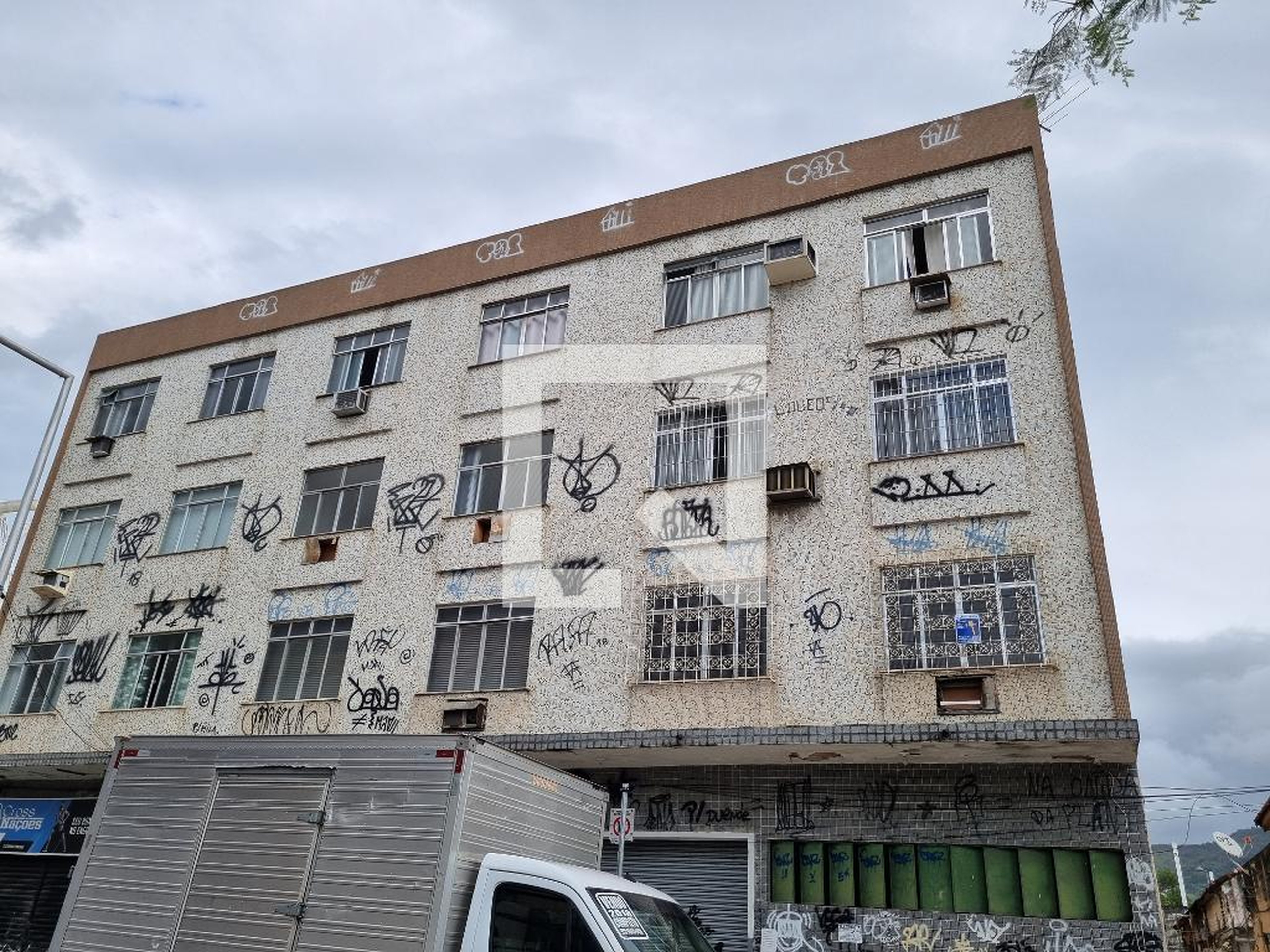 Fachada do Prédio Condomínio em Rua das Oficinas Jornalista Luiz Mendes, 193