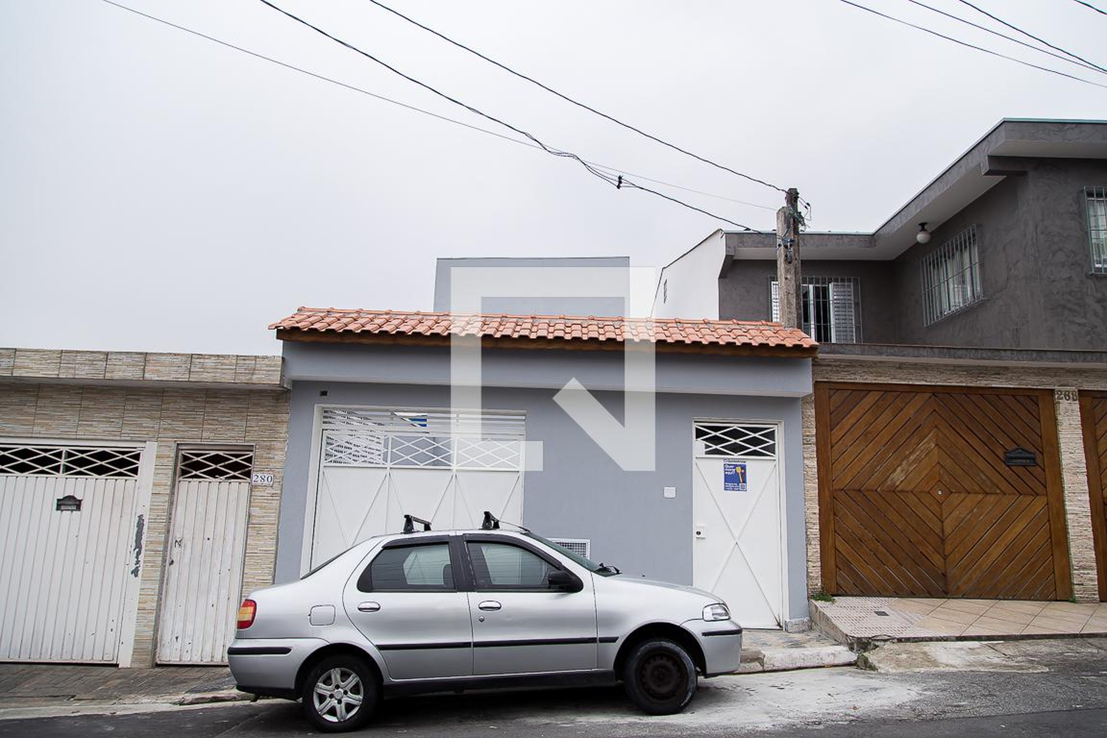 Fachada Condomínio em Rua Raiz da Serra, 274