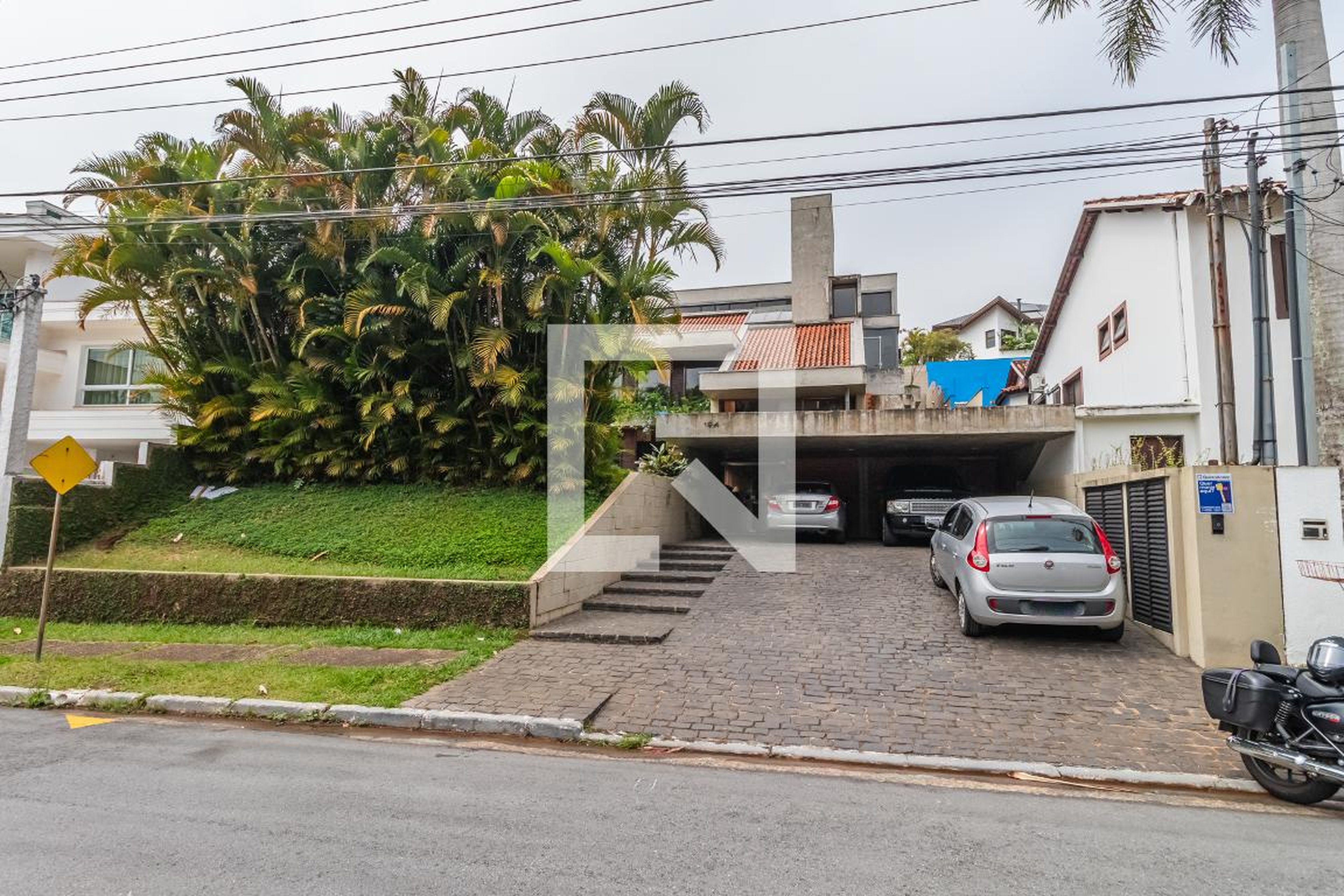 Fachada Condomínio em Alameda Rússia, 194