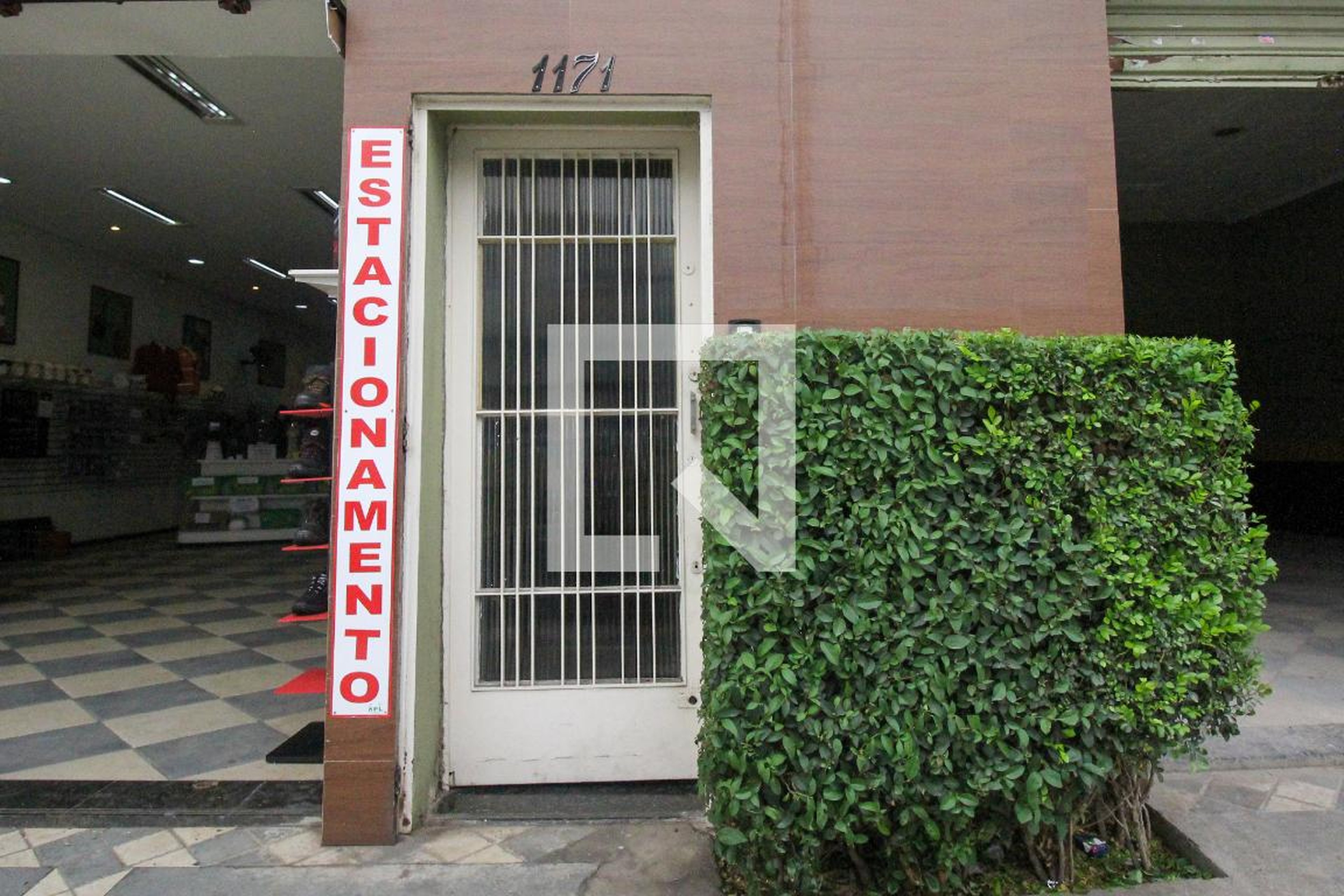 Fachada Condomínio em Rua Silva Bueno, 1171