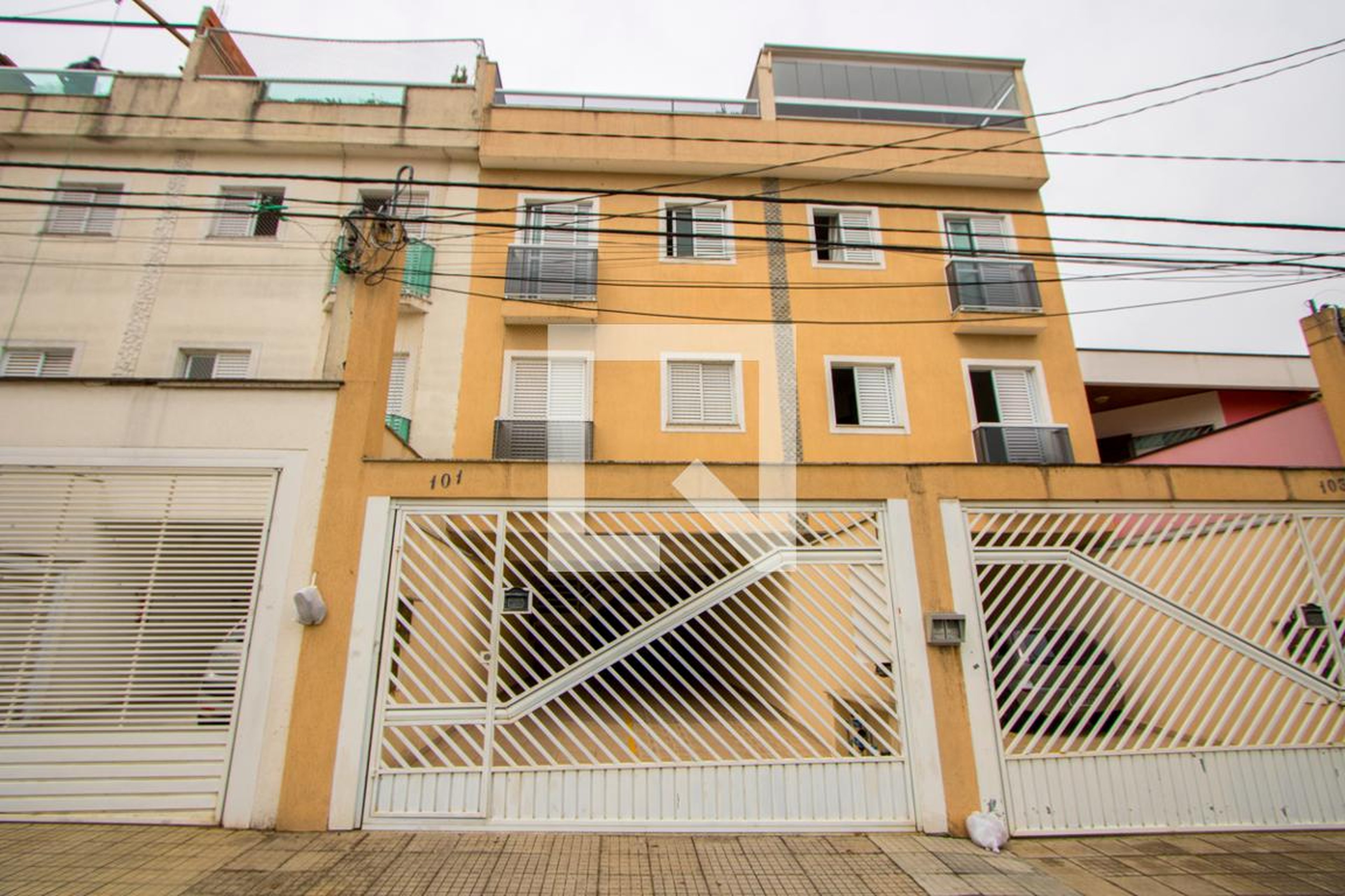 Fachada Condomínio em Rua Barão de Ramalho, 101