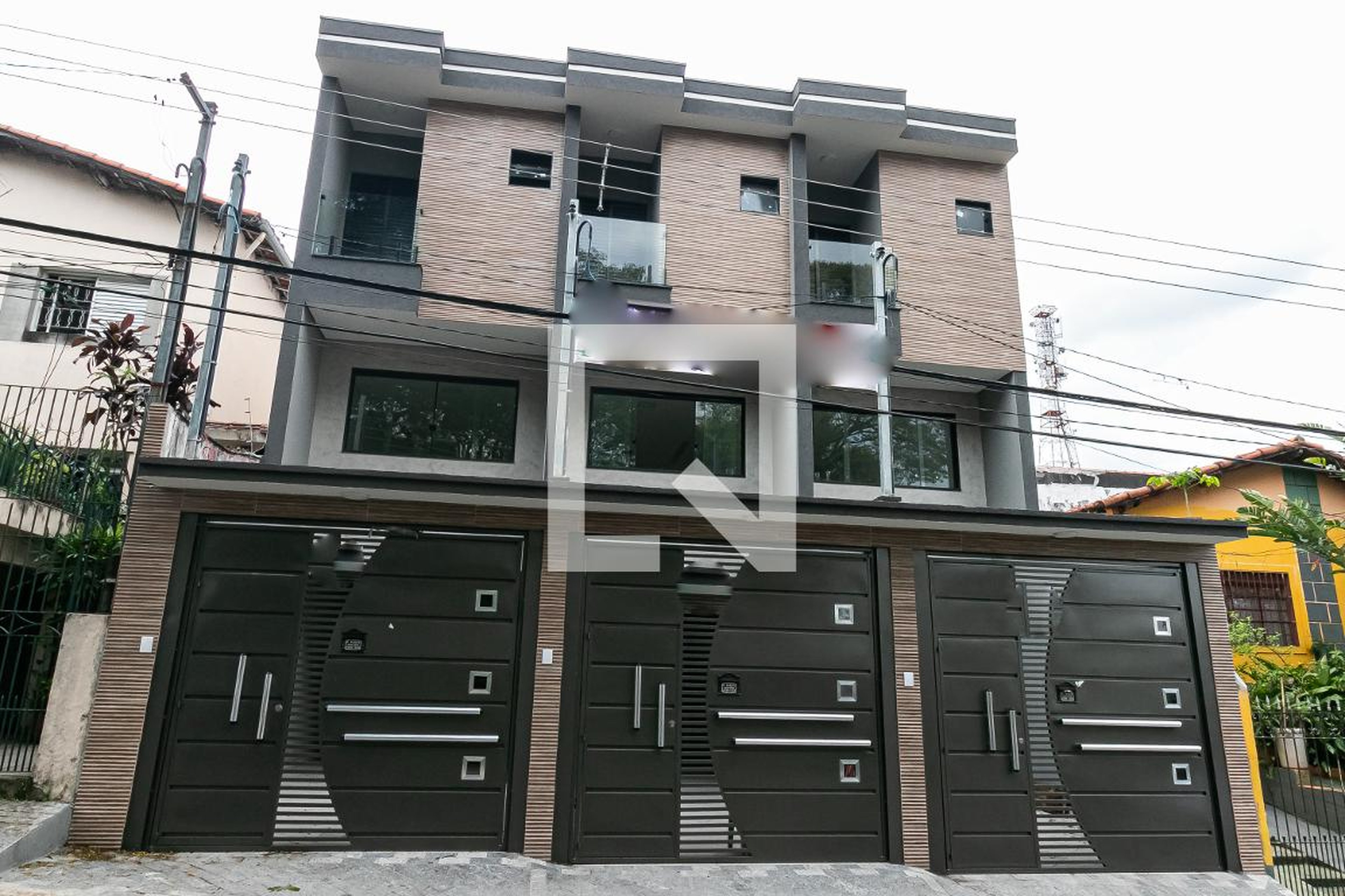 Fachada Condomínio em Rua Alméria, 113