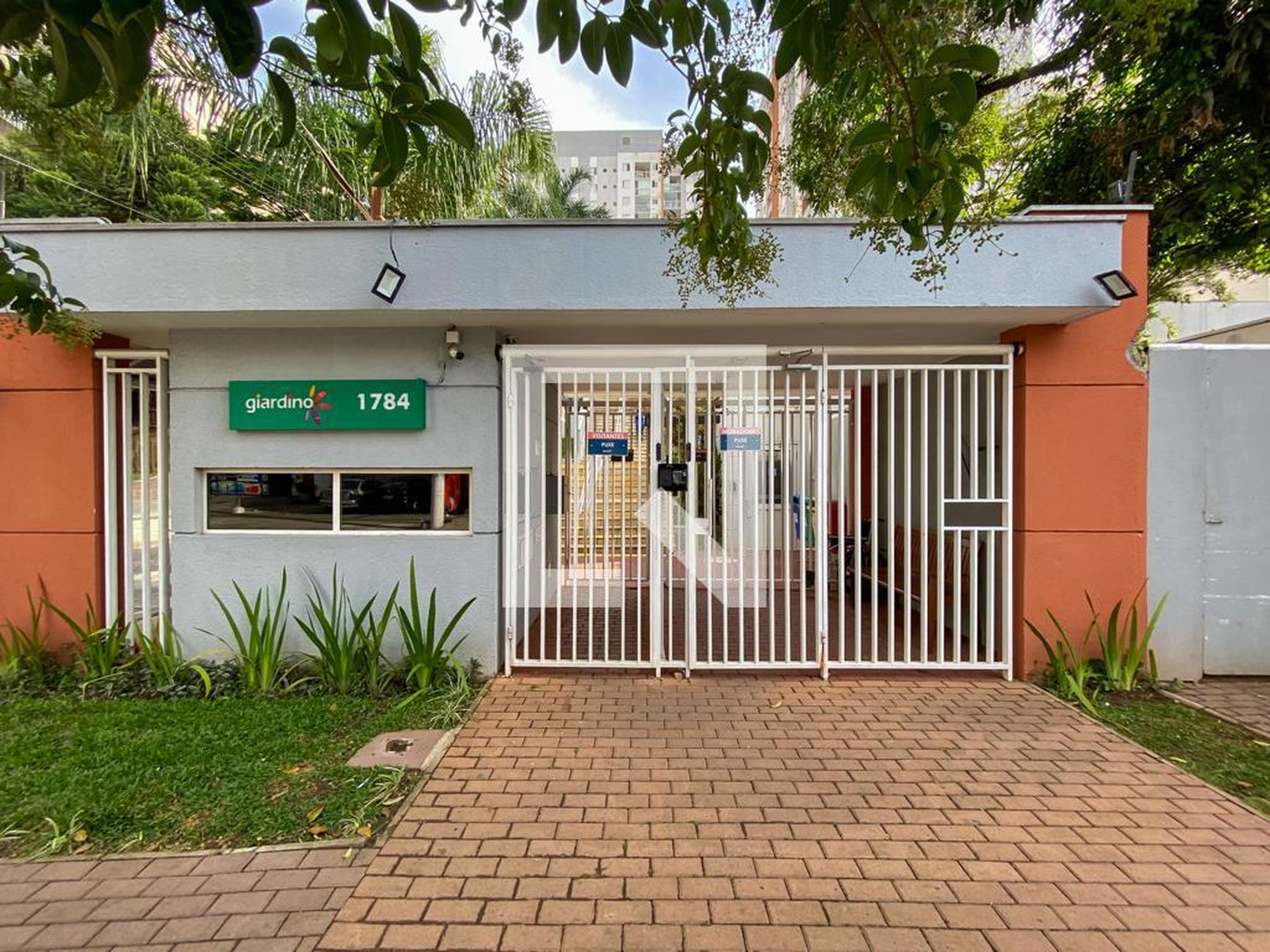 Fachada do Condomínio Condomínio Giardino