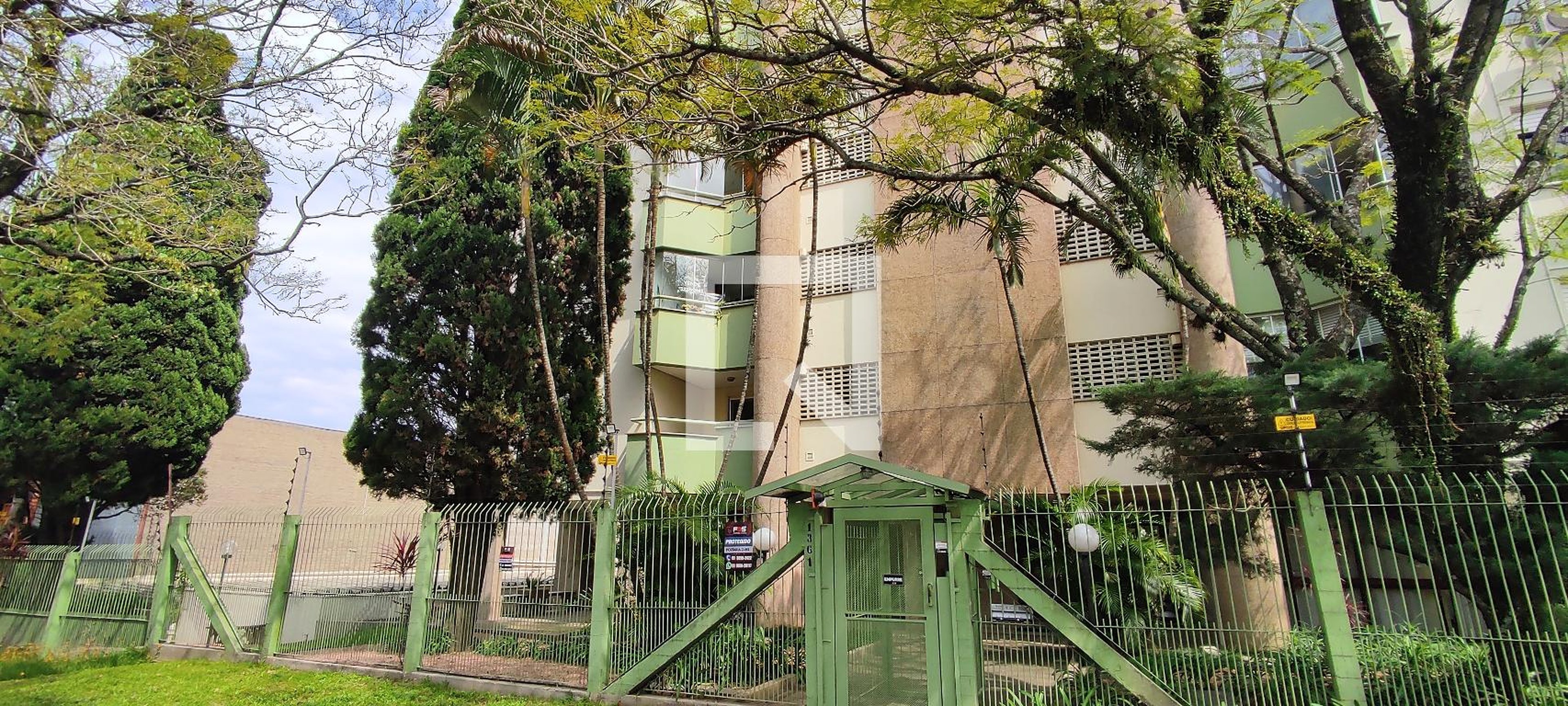 Fachada do Prédio Condomínio em Rua Doutor Campos Velho, 1361