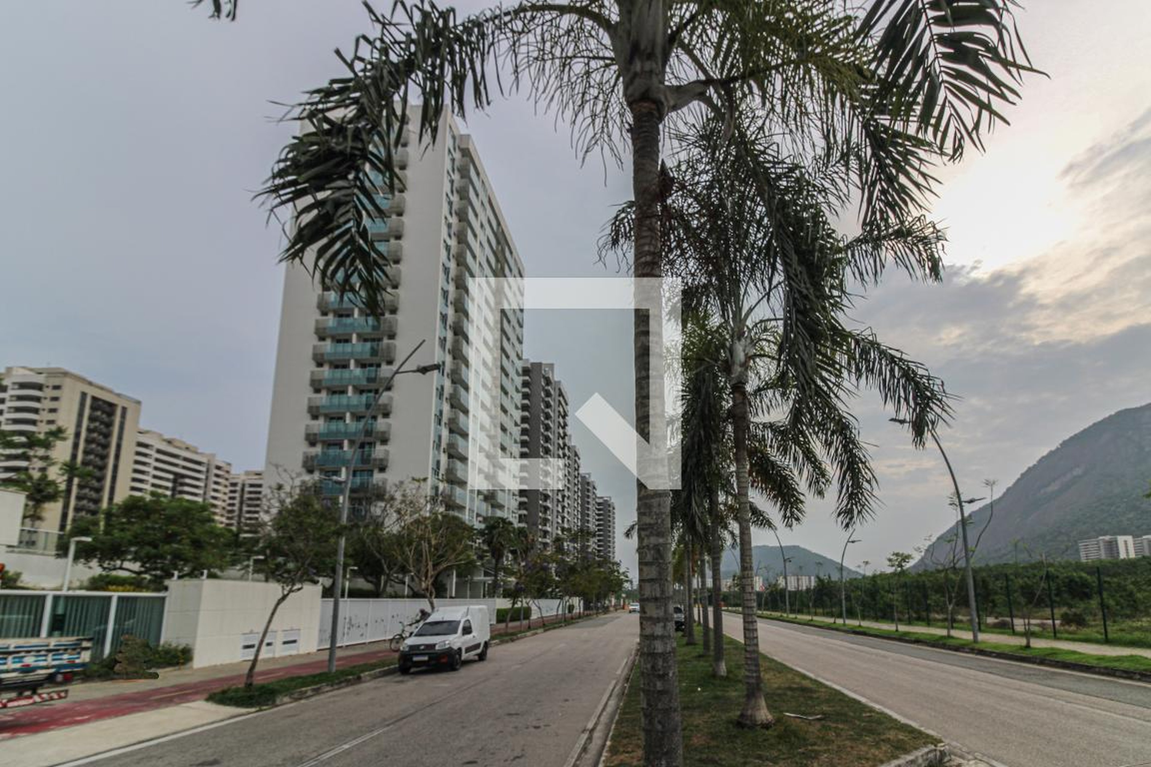 Fachada Condomínio em Avenida Abraham Medina, 335