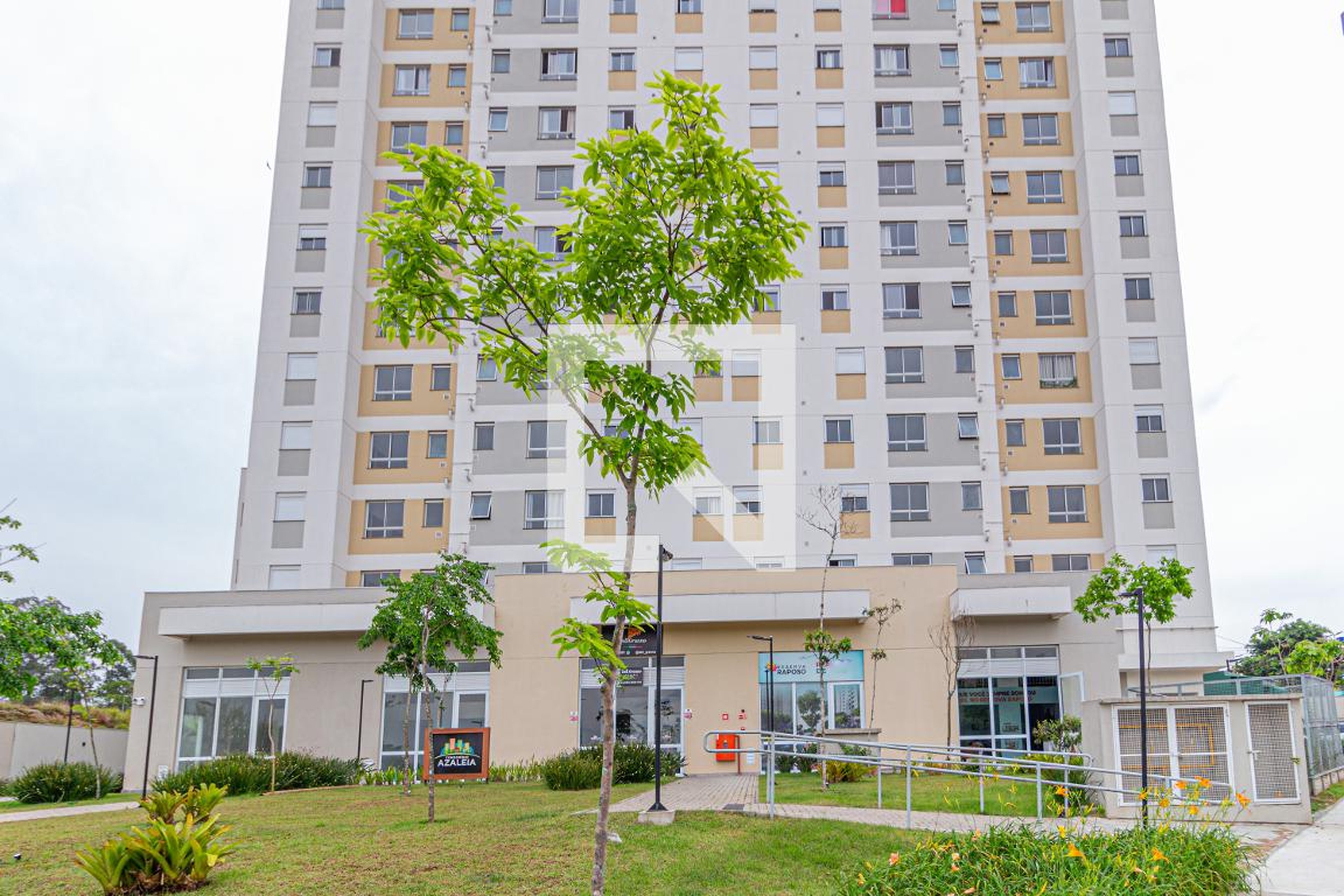Fachada Condomínio em Rua Cândido Fontoura, 969