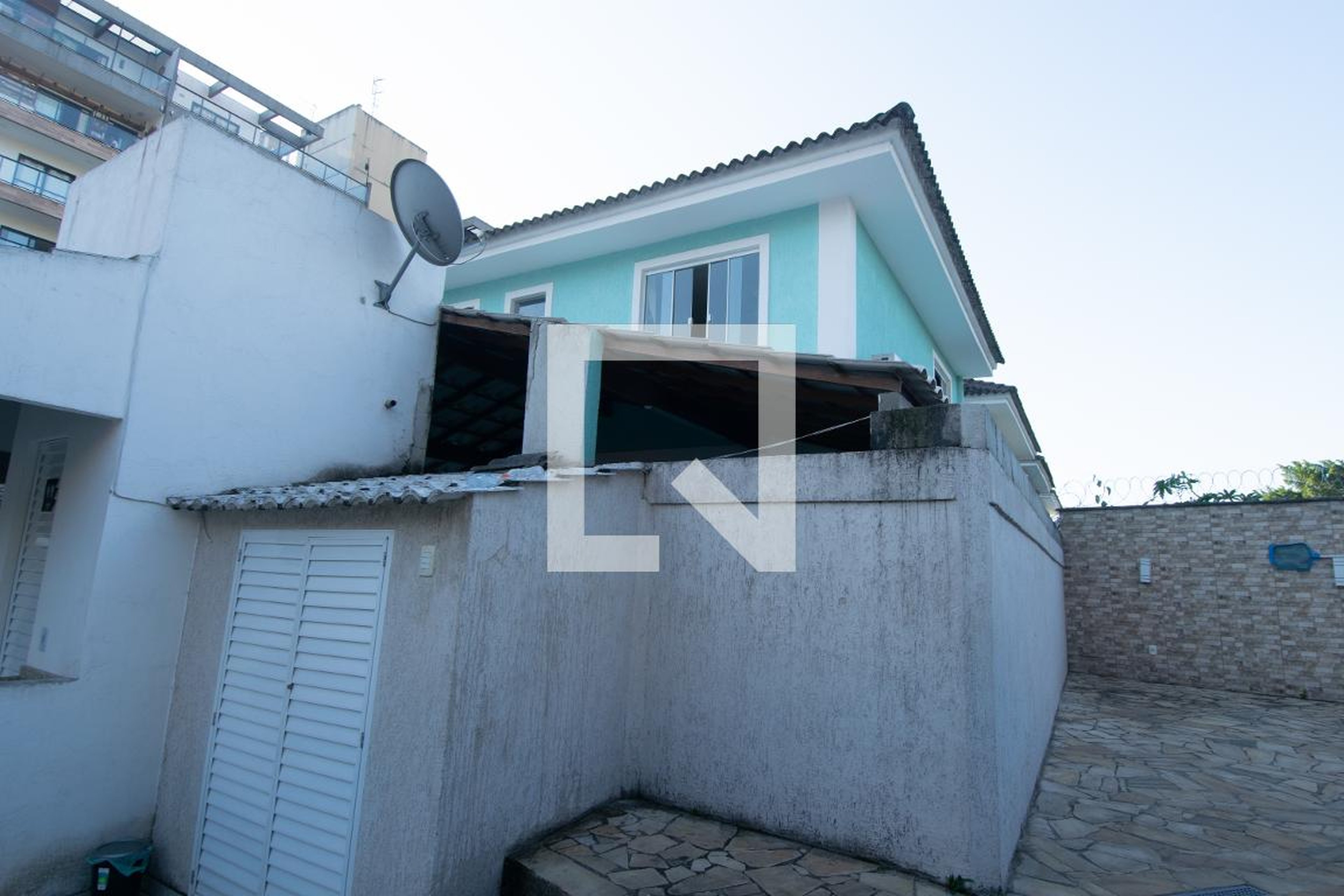 Condomínio Condomínio em Estrada das Mirindibas, 310