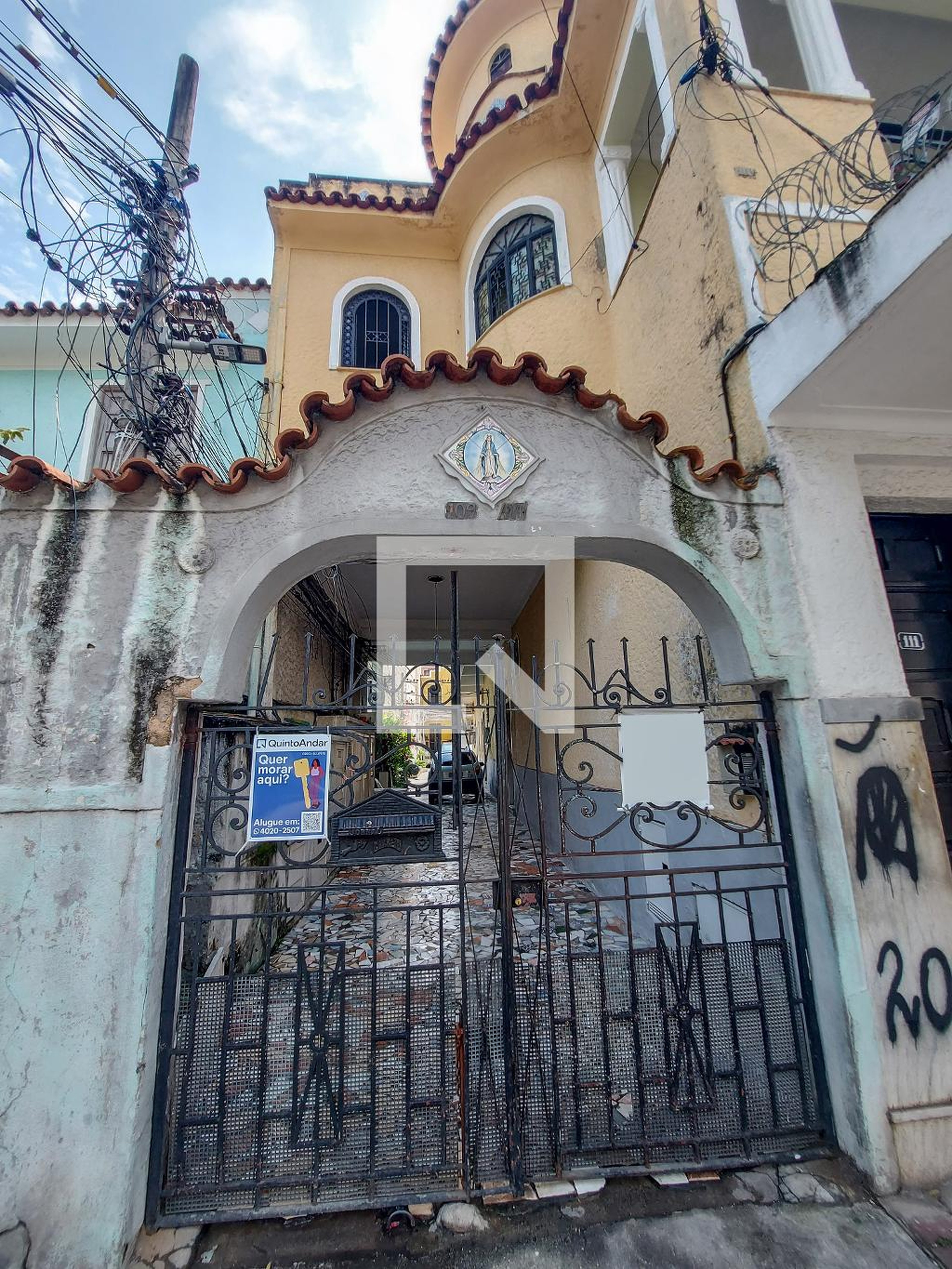 Fachada do Condomínio Condomínio em Rua Sidônio Paes, 111