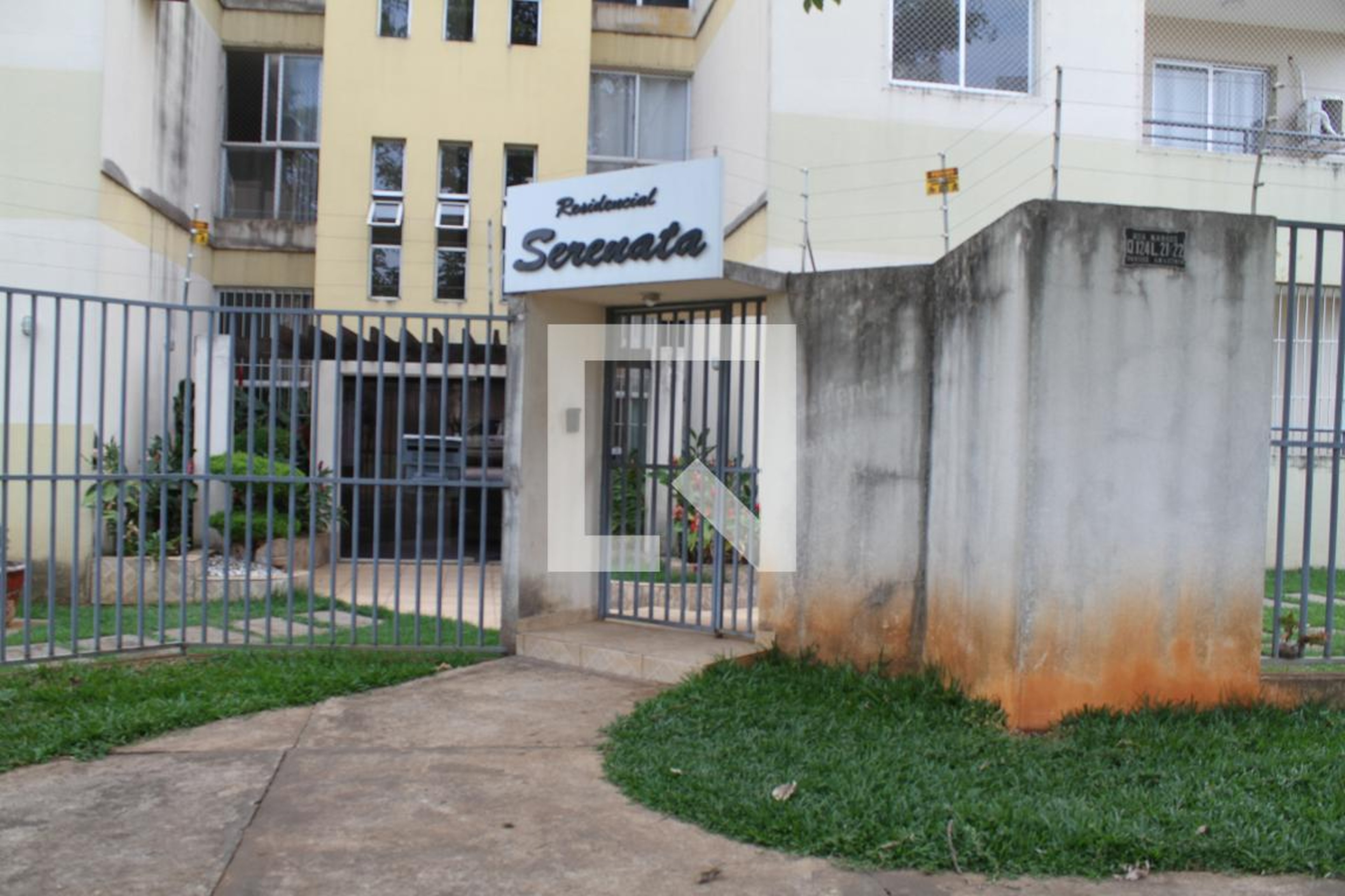 Fachada Condomínio em Rua 124, 21