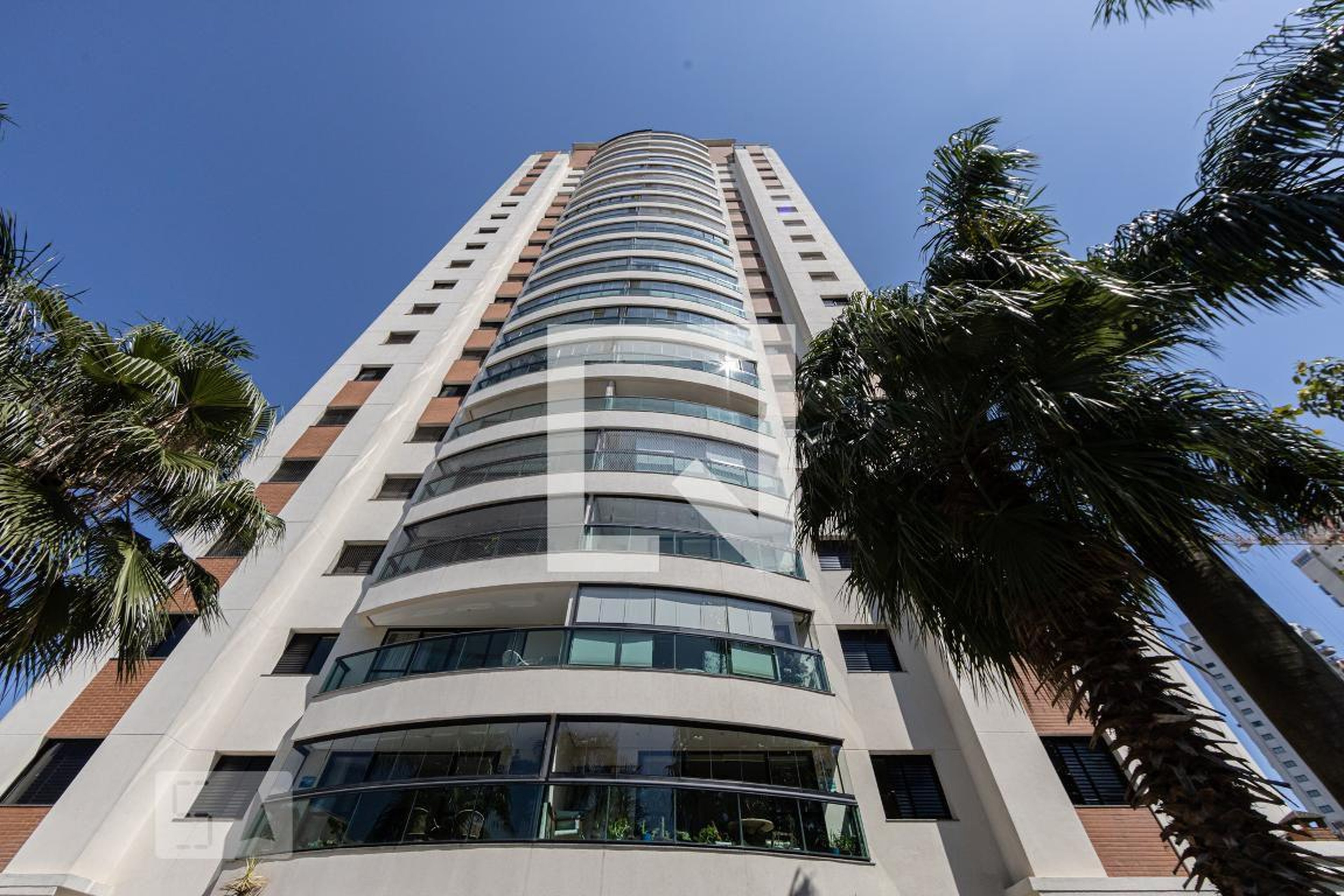 Fachada Condomínio em Rua Antônio Alves Barril, 385