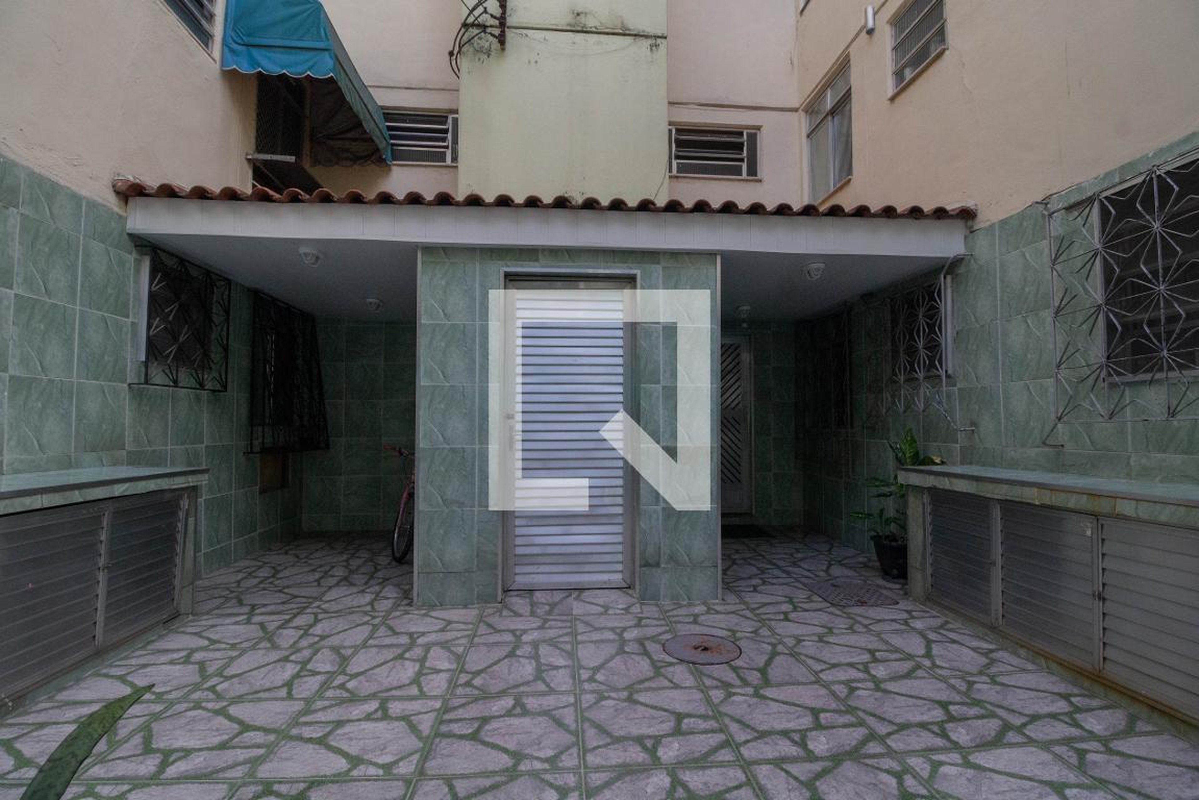 Hall - Furtado de Mendonca