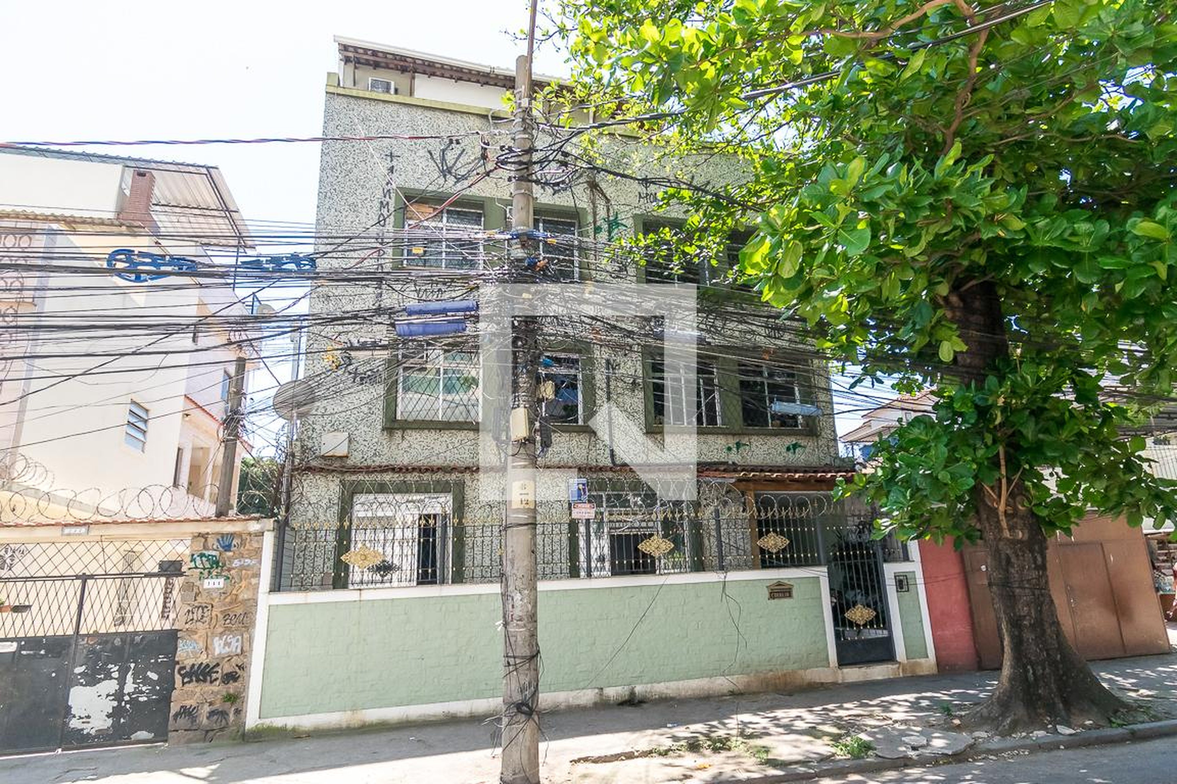 Fachada do Prédio Condomínio em Rua Adail, 136