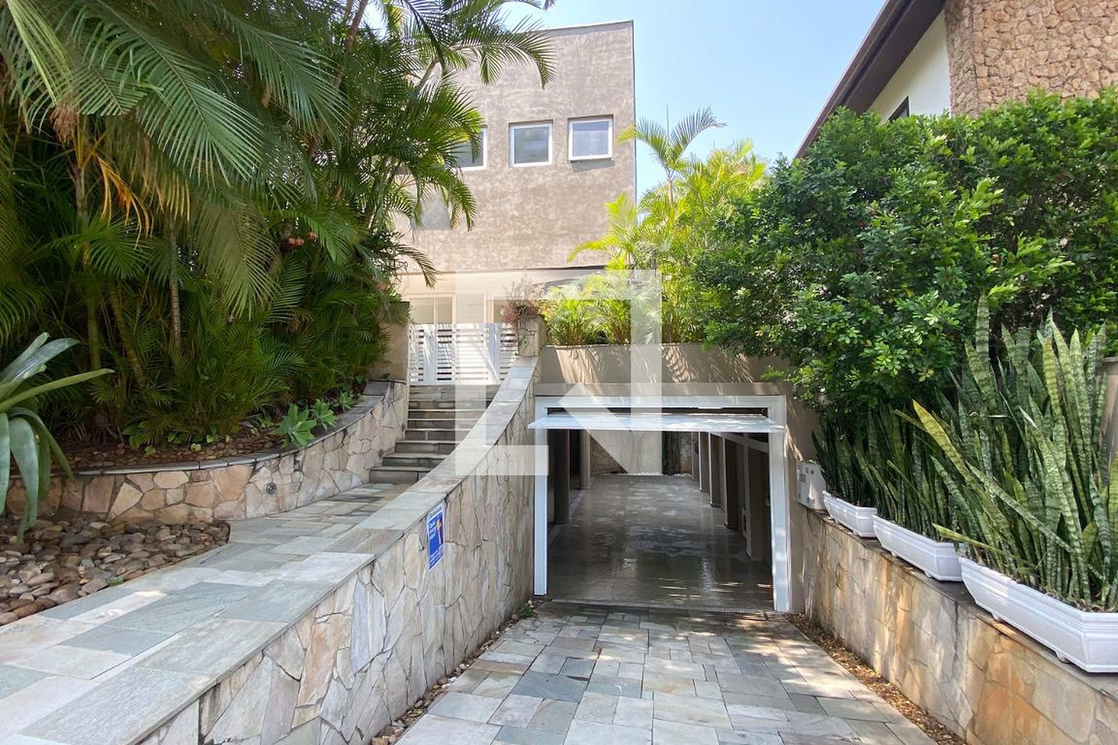 Fachada Condomínio em Alameda Brilhante, 451