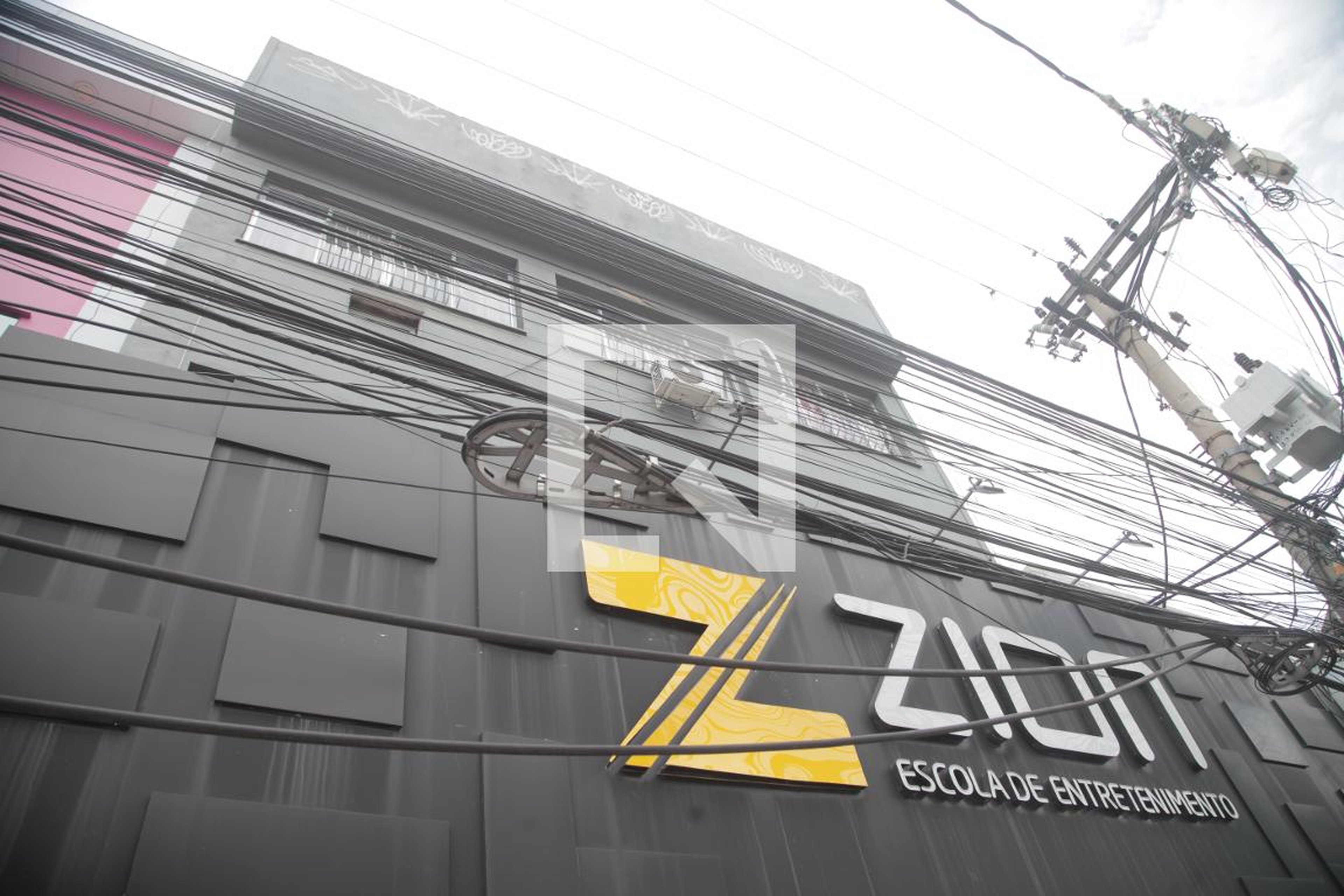 Fachada Condomínio em Avenida Visconde do Rio Branco, 243