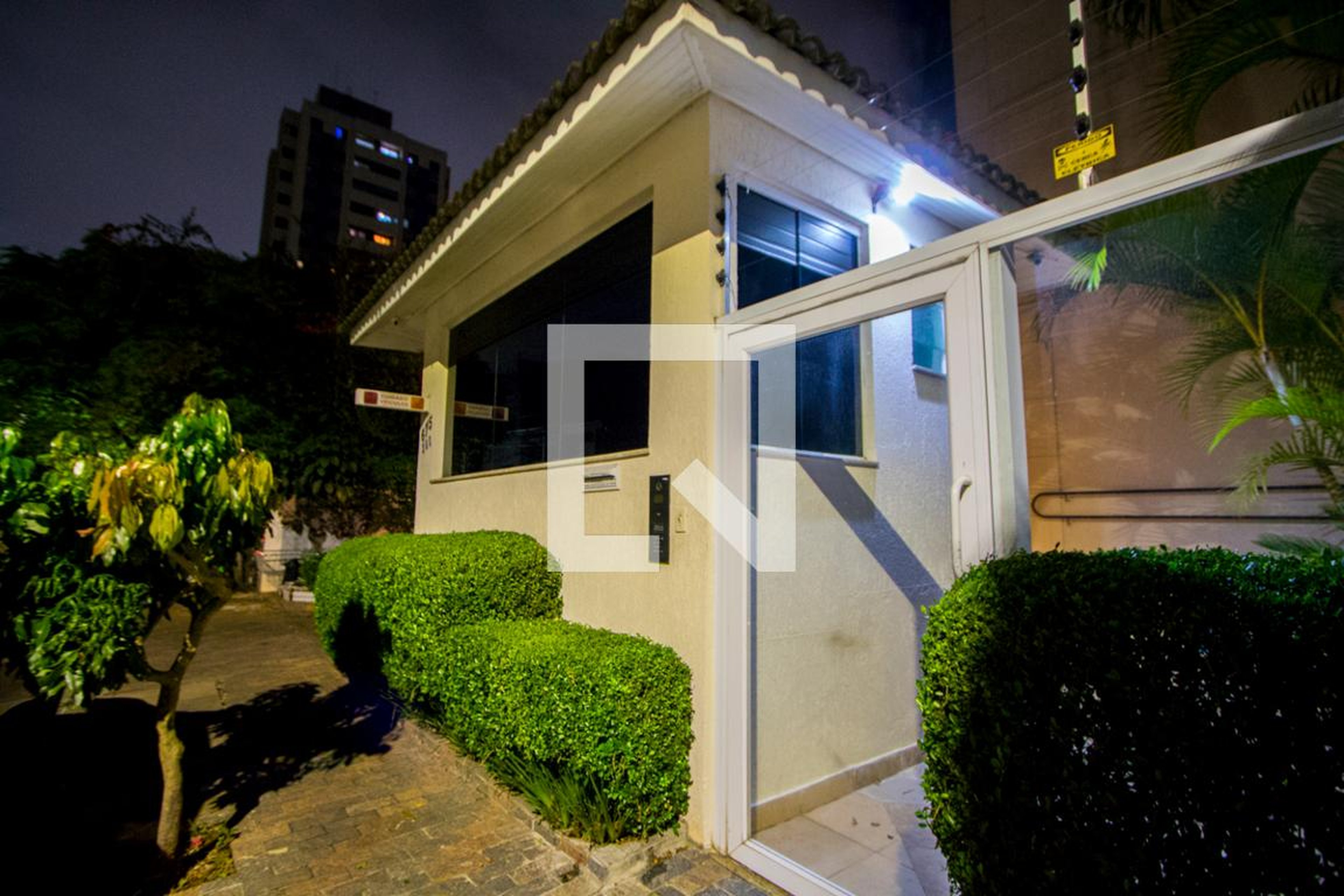 Fachada do condomínio Condomínio em Rua Xingu, 675