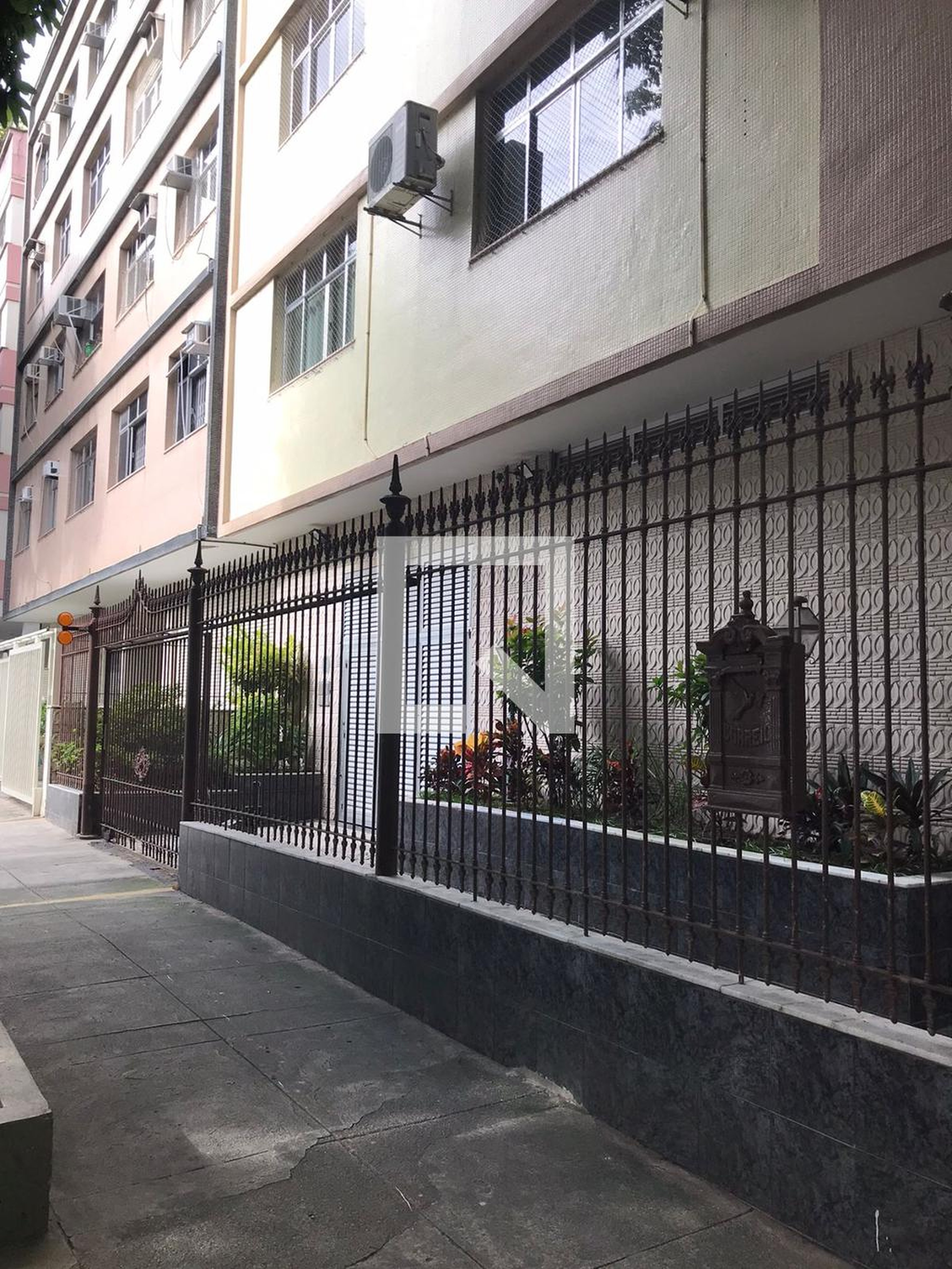 Fachada do Prédio Condomínio em Rua Félix da Cunha, 32