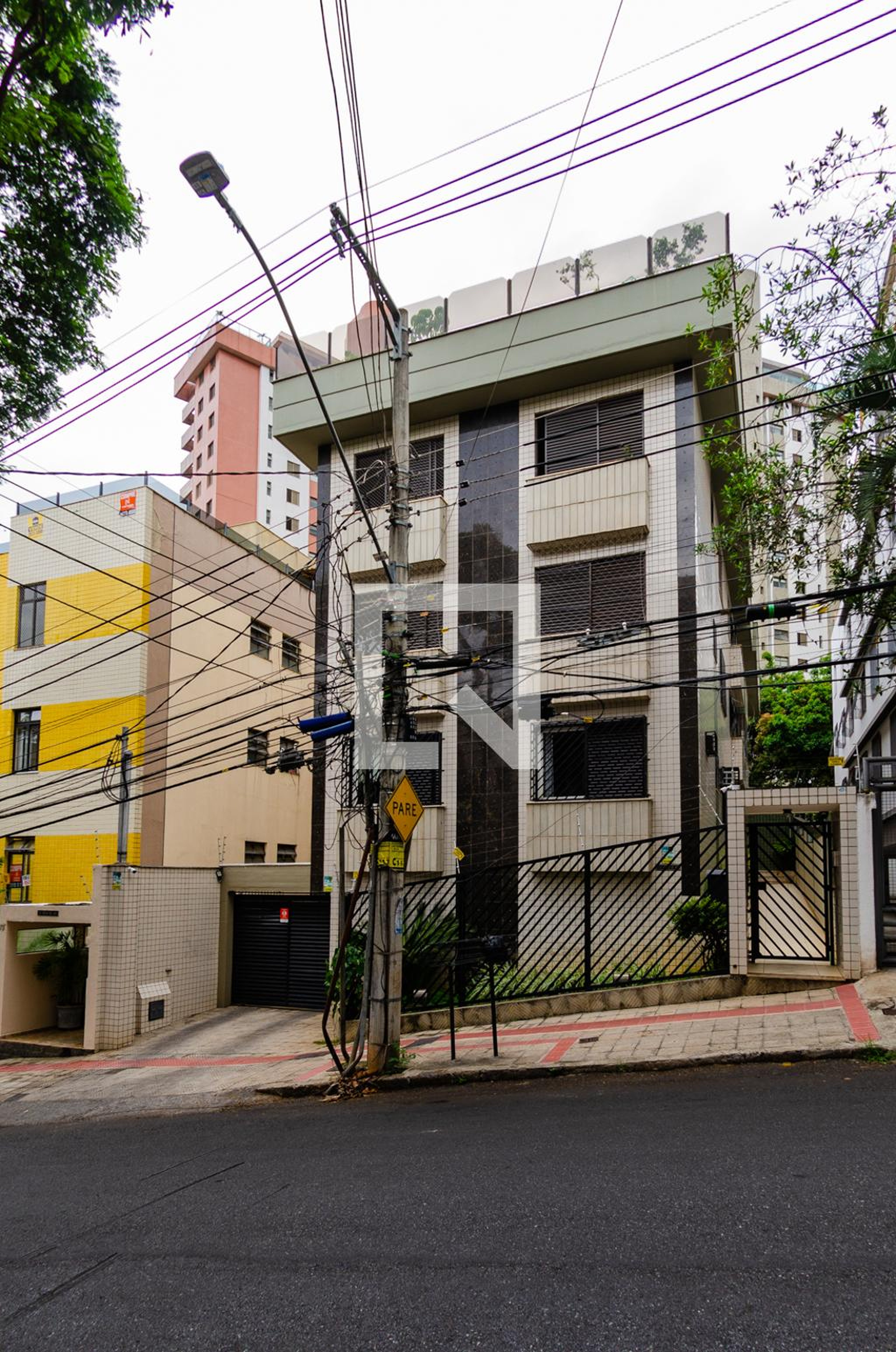 Fachada Condomínio em Rua Doutor Juvenal dos Santos, 85