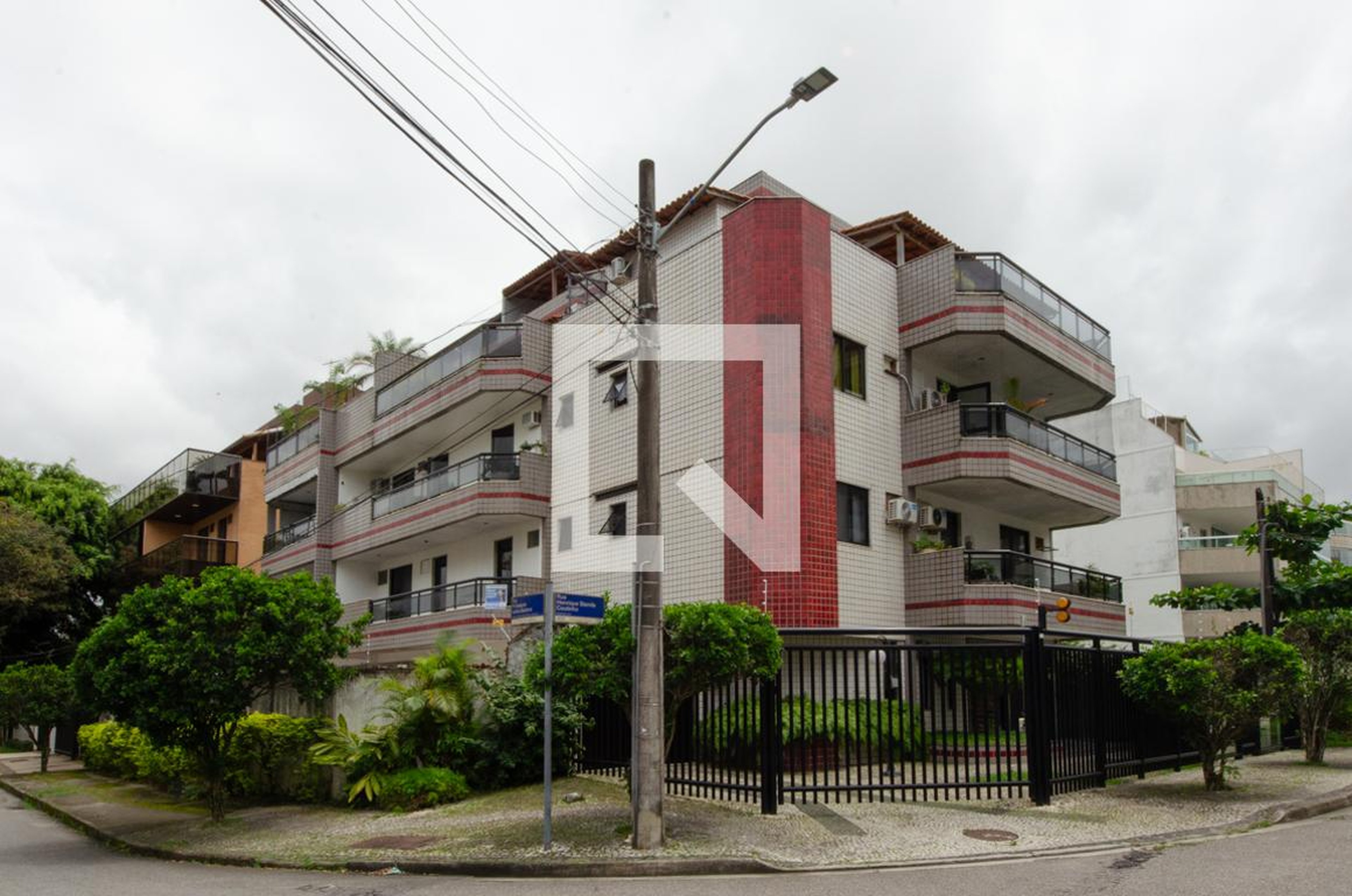 Fachada Condomínio em Rua Henrique Stamile Coutinho, 400
